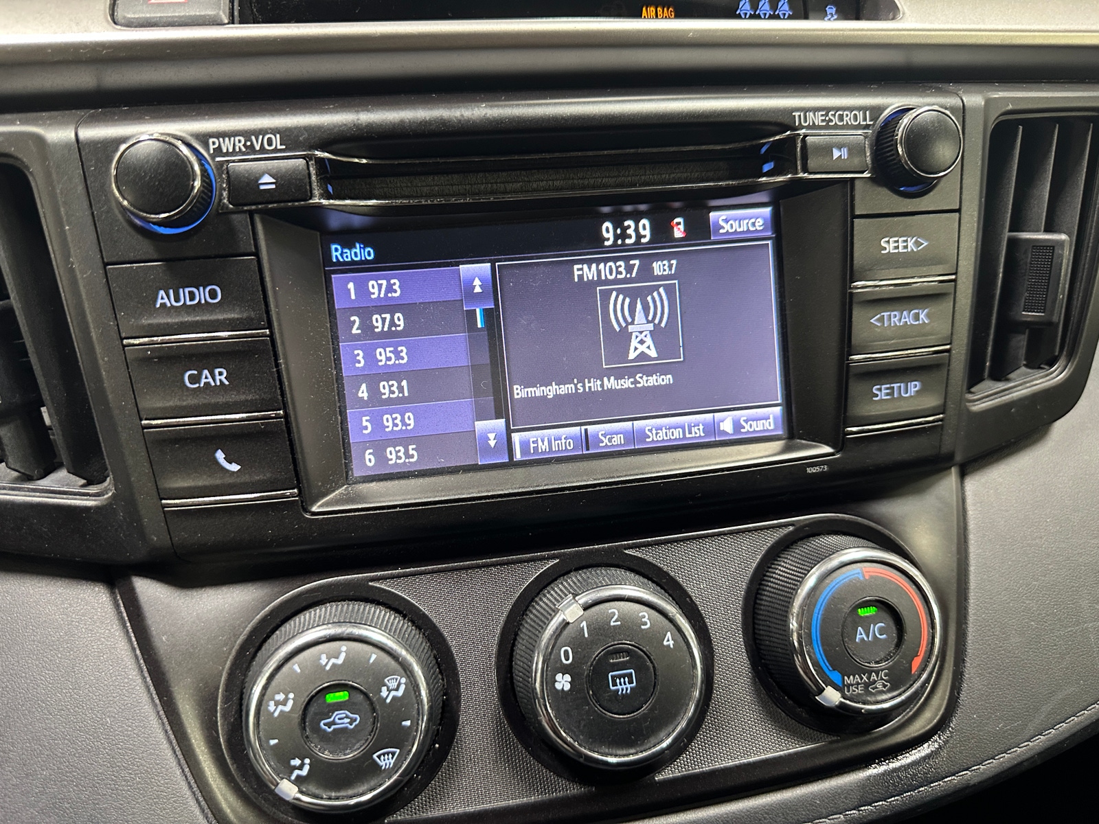 Thumbnail: 2018 Toyota RAV4 - 4