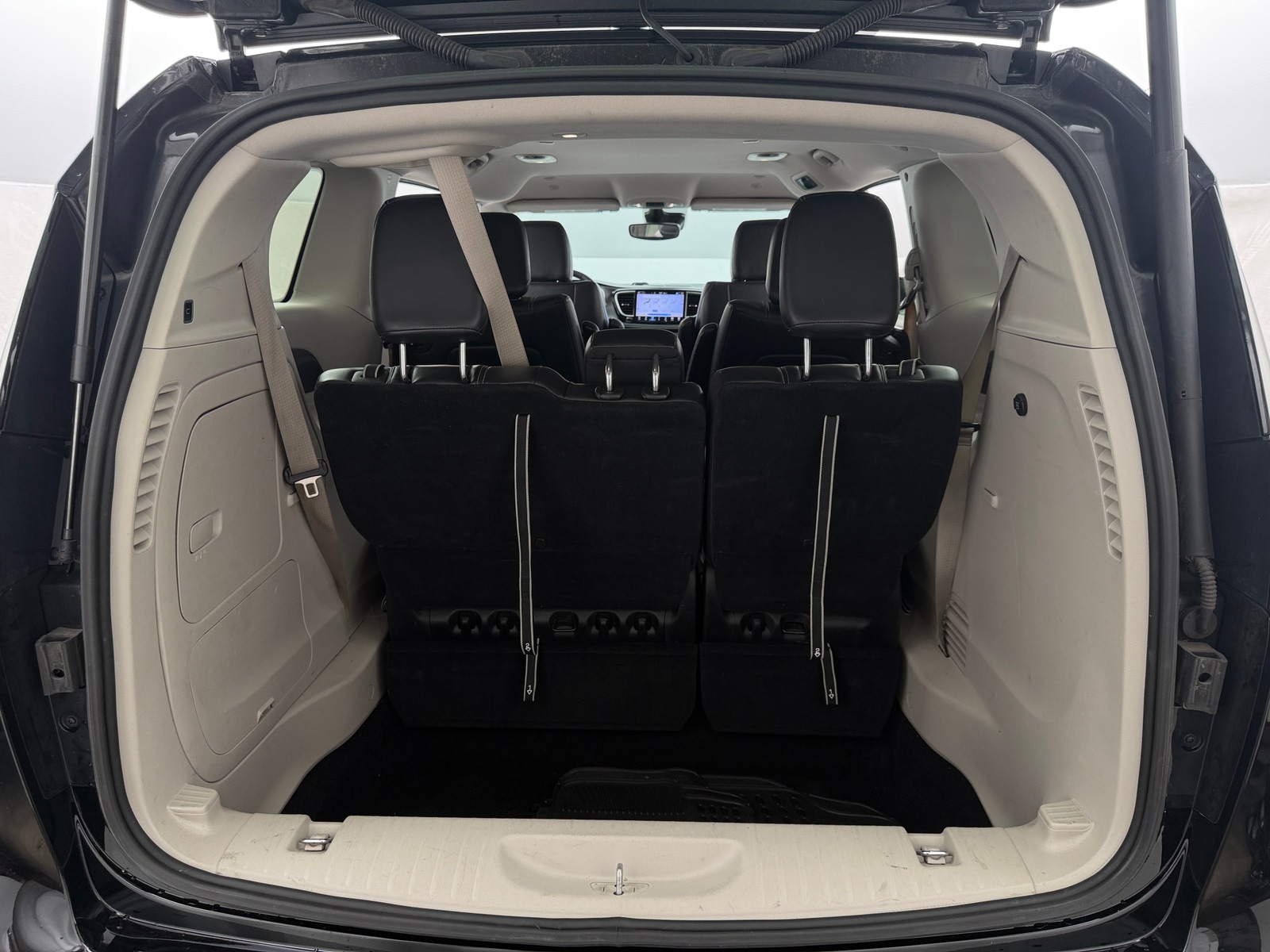 Thumbnail: 2024 Chrysler Pacifica - 6