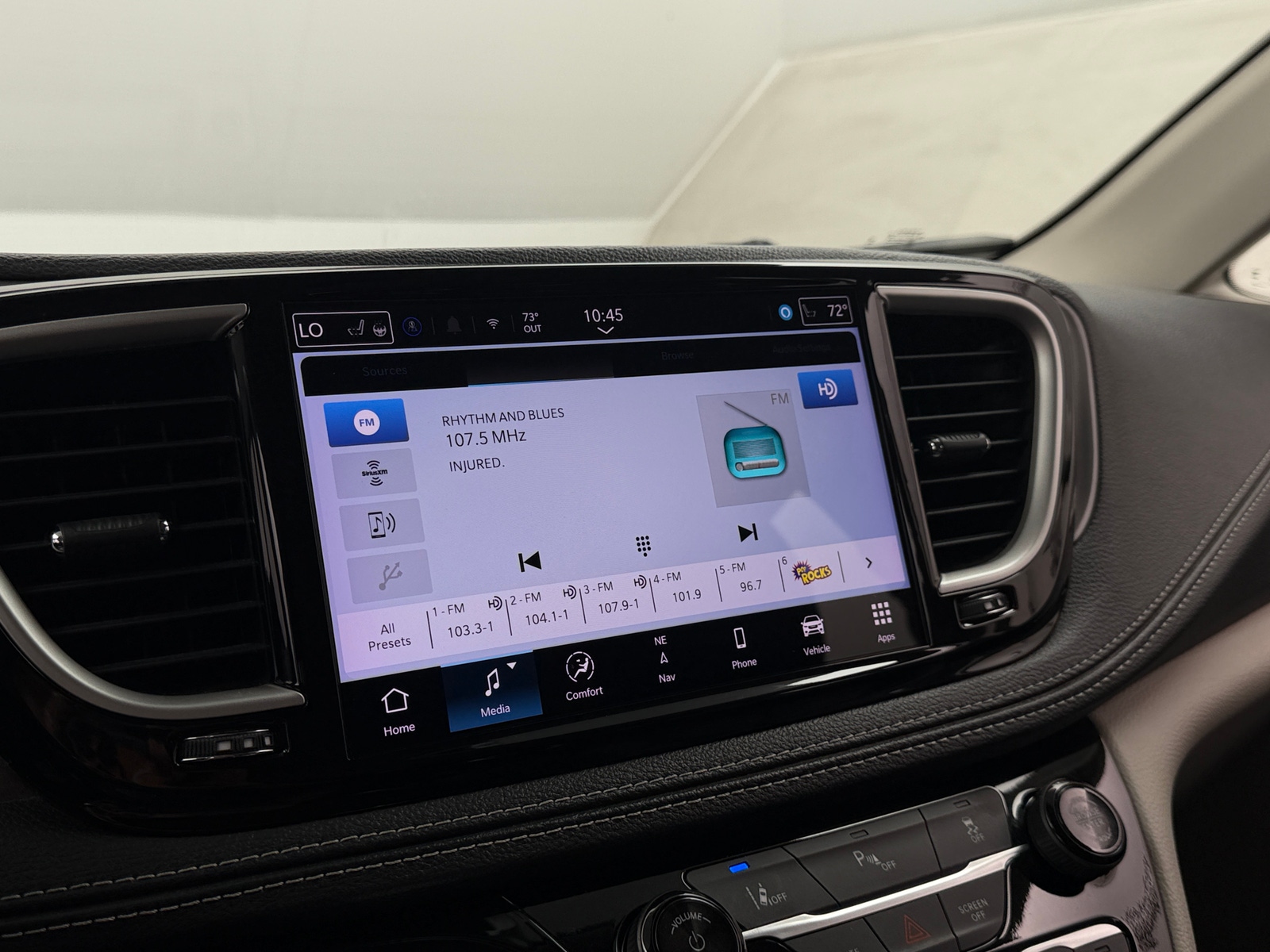 Thumbnail: 2024 Chrysler Pacifica - 3