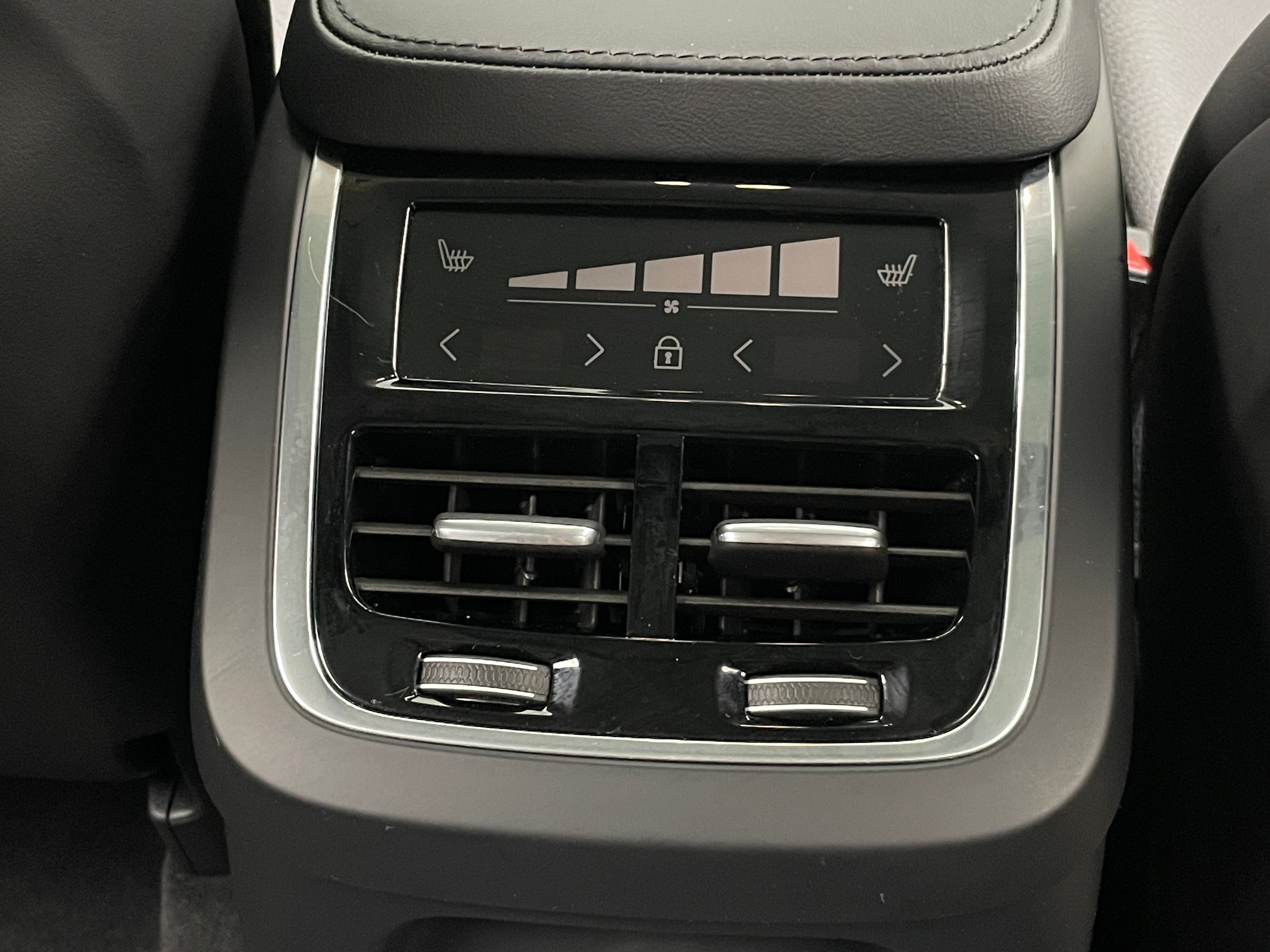 2024 Volvo XC90 Core