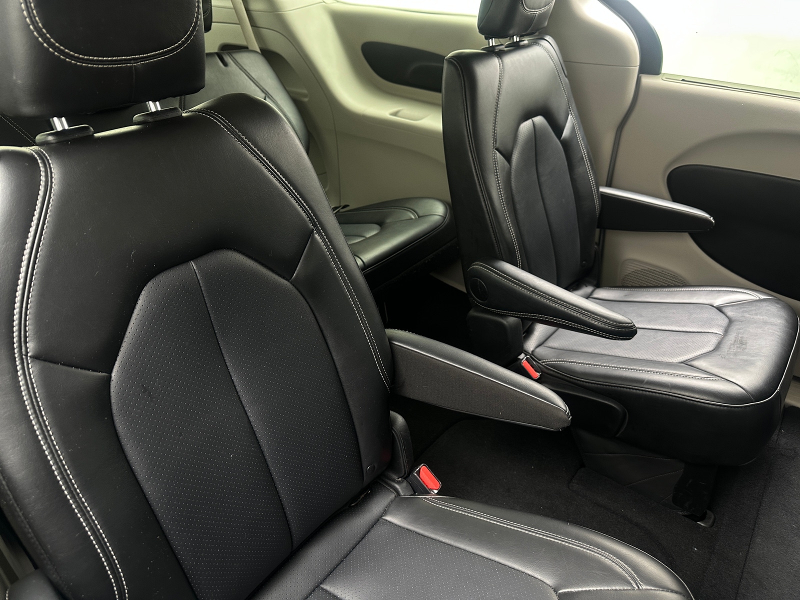 Thumbnail: 2024 Chrysler Pacifica - 5