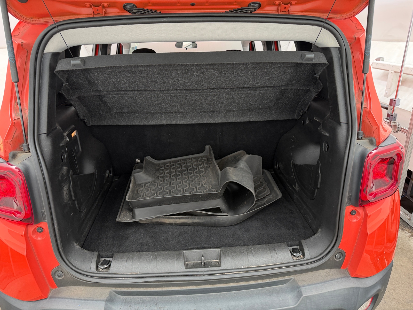 Thumbnail: 2020 Jeep Renegade - 7