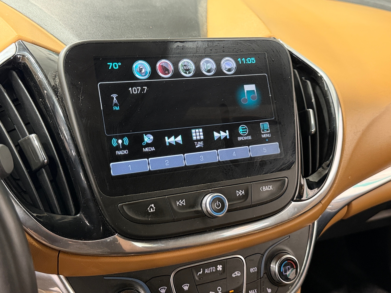 Thumbnail: 2017 Chevrolet Volt - 3