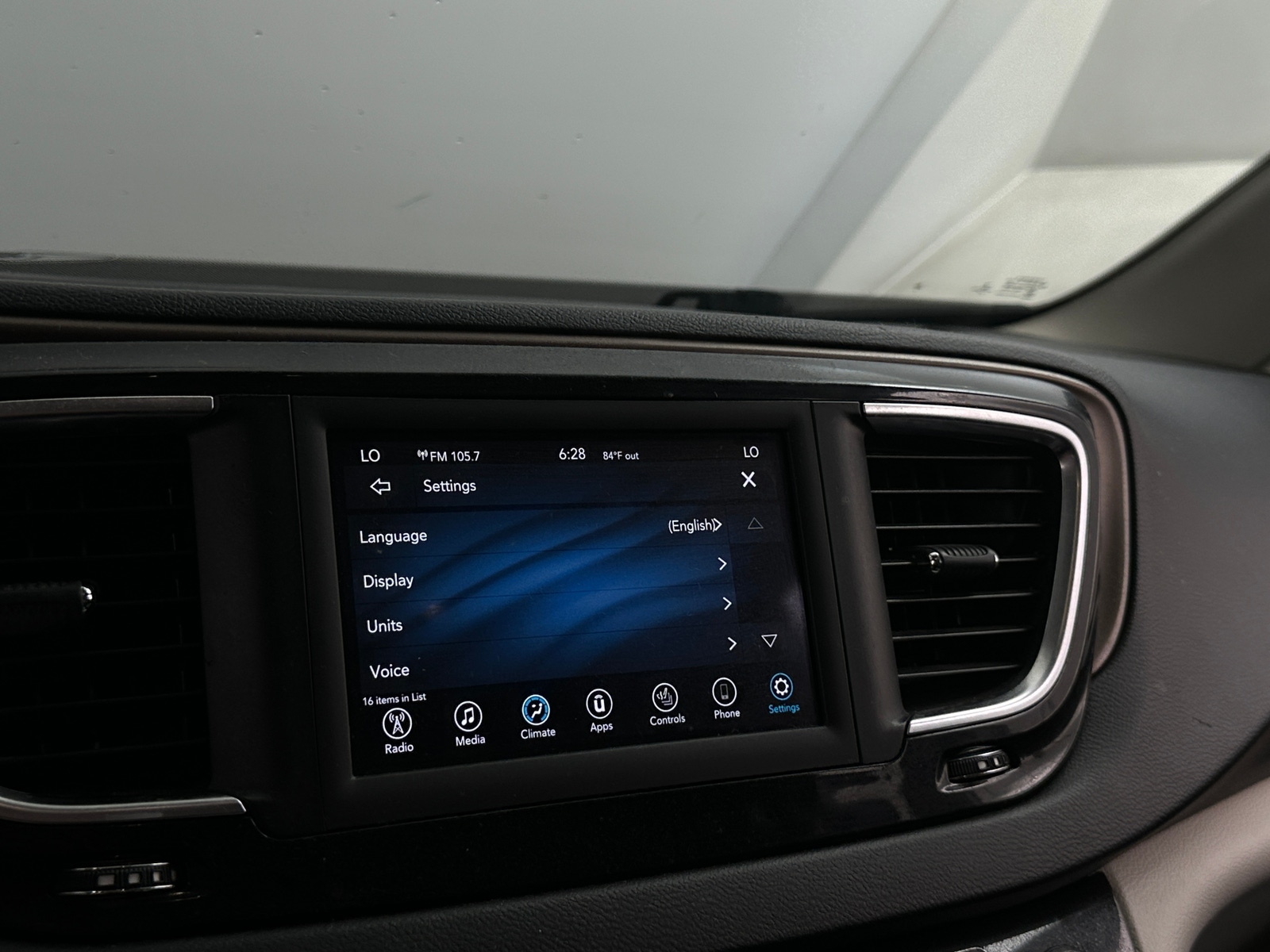 Thumbnail: 2018 Chrysler Pacifica - 3