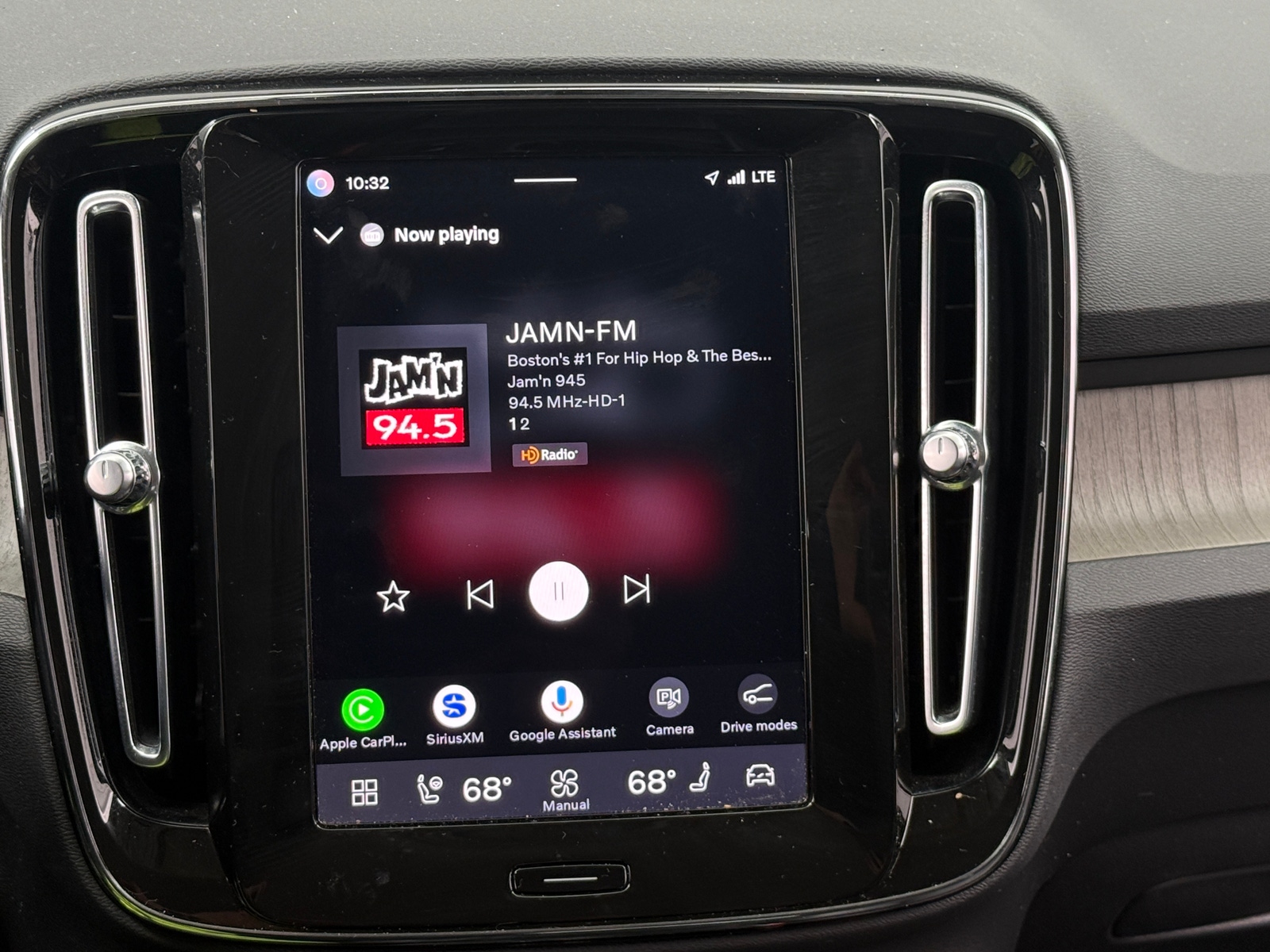 Thumbnail: 2023 Volvo XC40 - 3