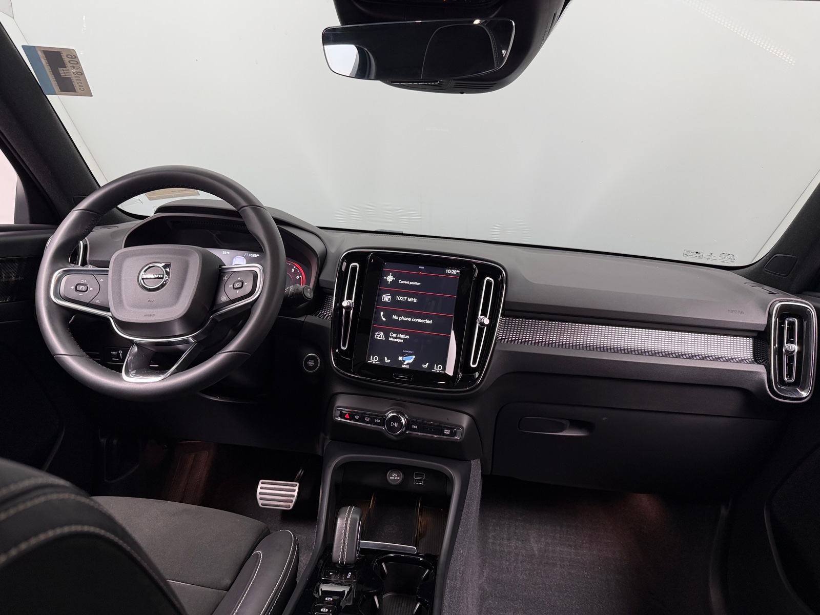 Thumbnail: 2022 Volvo XC40 - 2