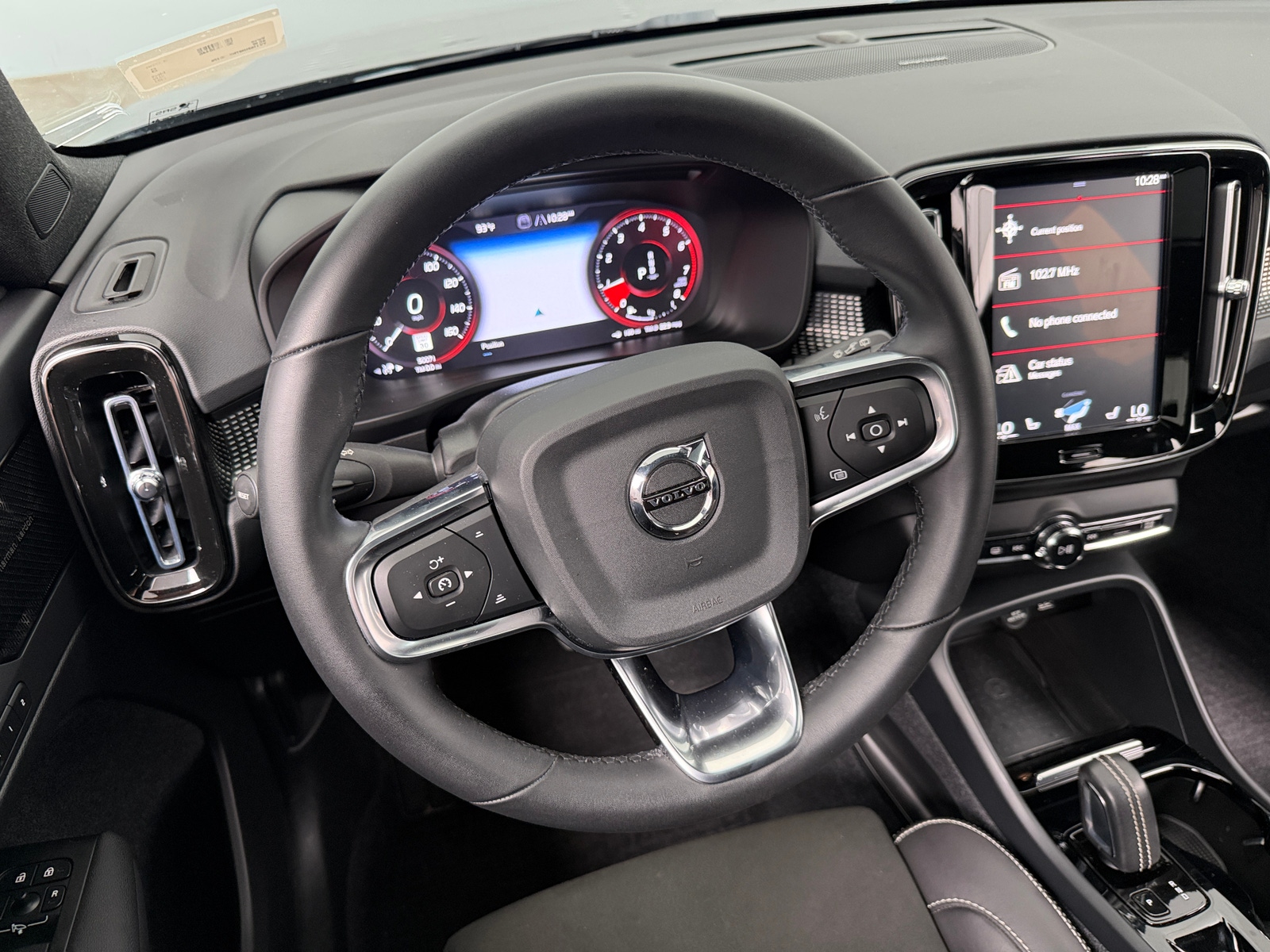 Thumbnail: 2022 Volvo XC40 - 4