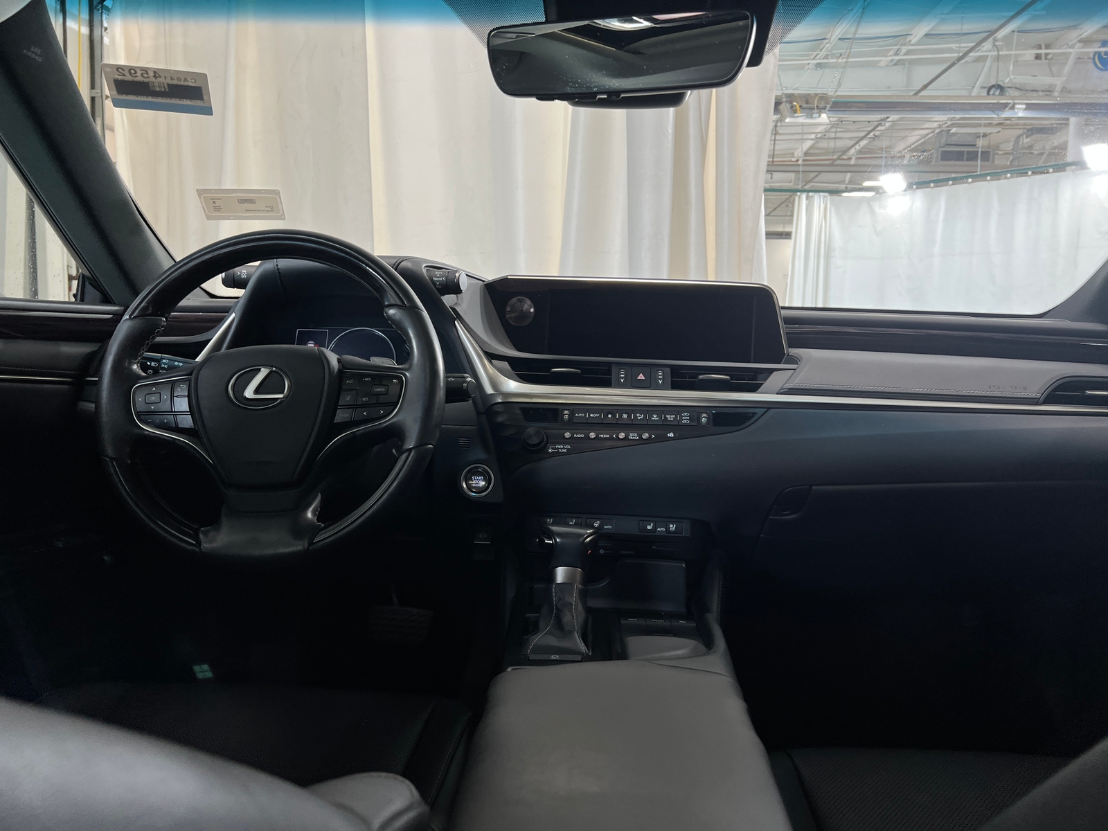Thumbnail: 2019 Lexus ES - 3