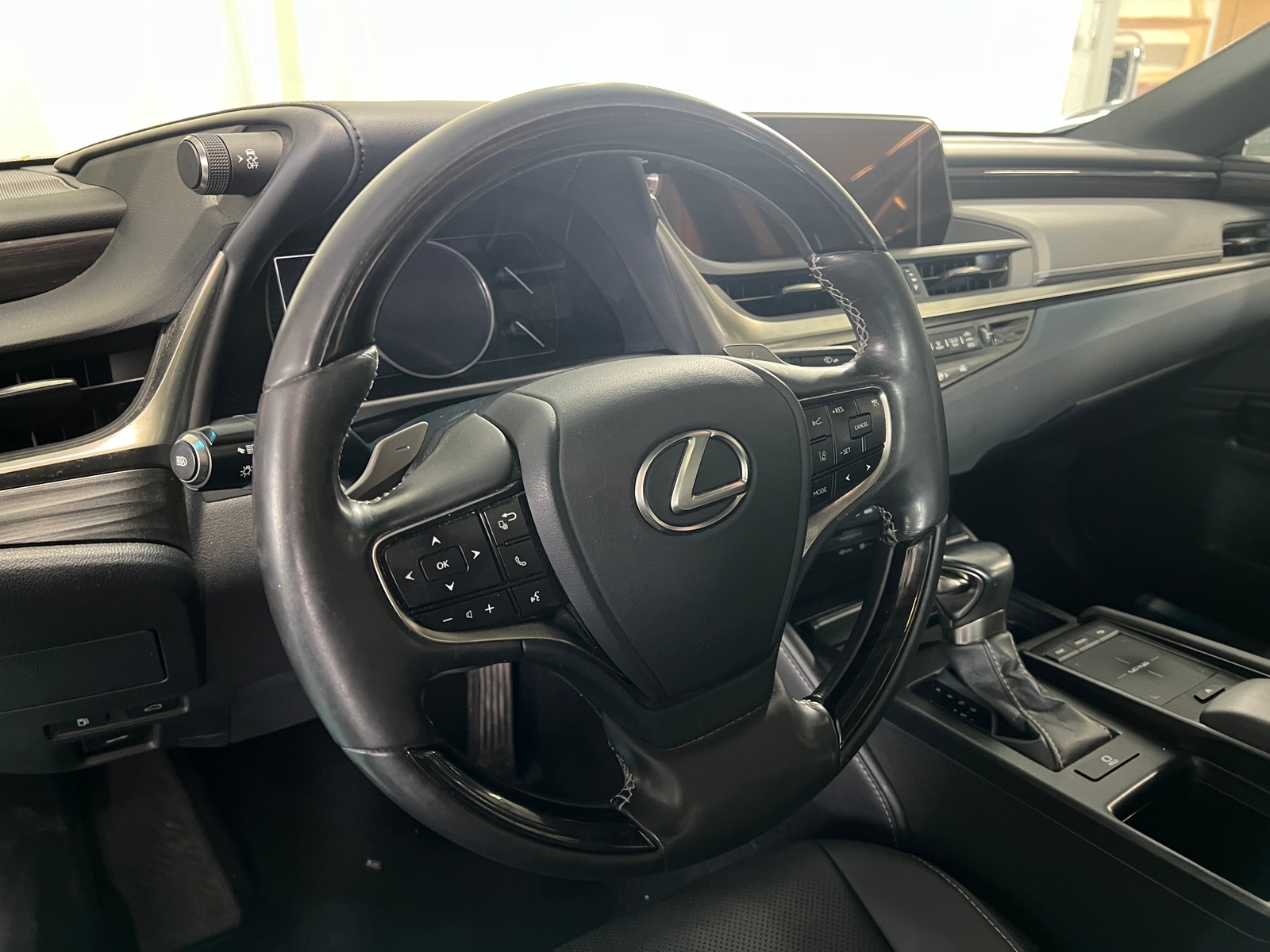 Thumbnail: 2019 Lexus ES - 5