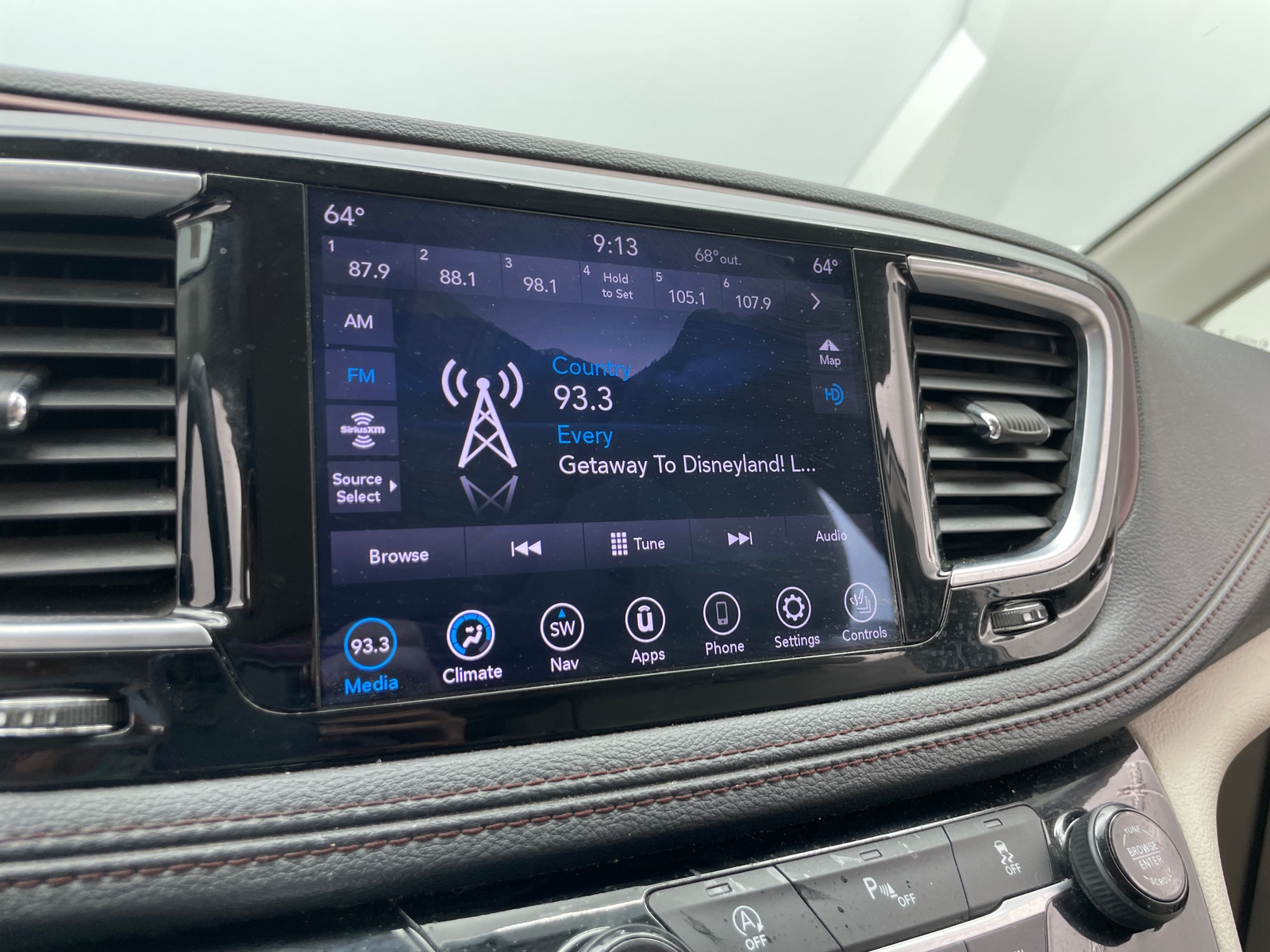 Thumbnail: 2020 Chrysler Pacifica - 3