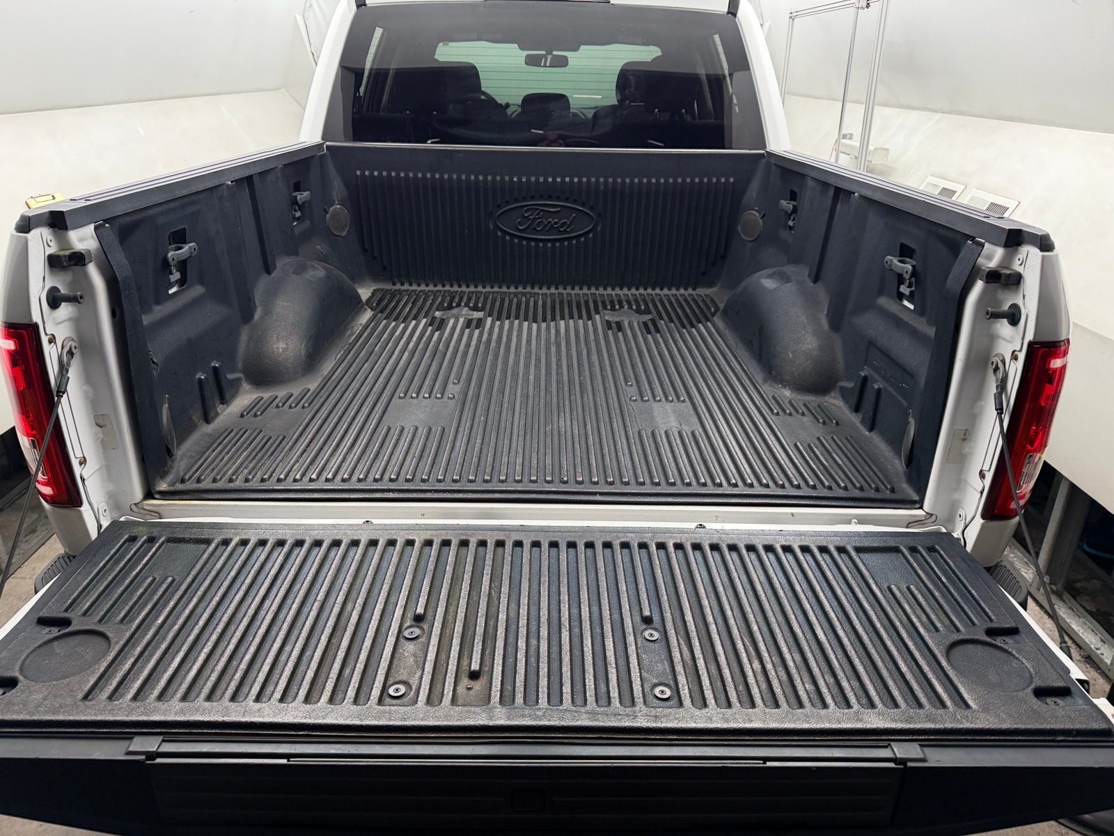 Thumbnail: 2015 Ford Econoline - 7