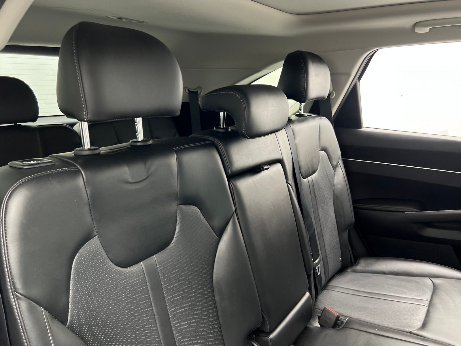 Thumbnail: 2023 Kia Sorento - 5