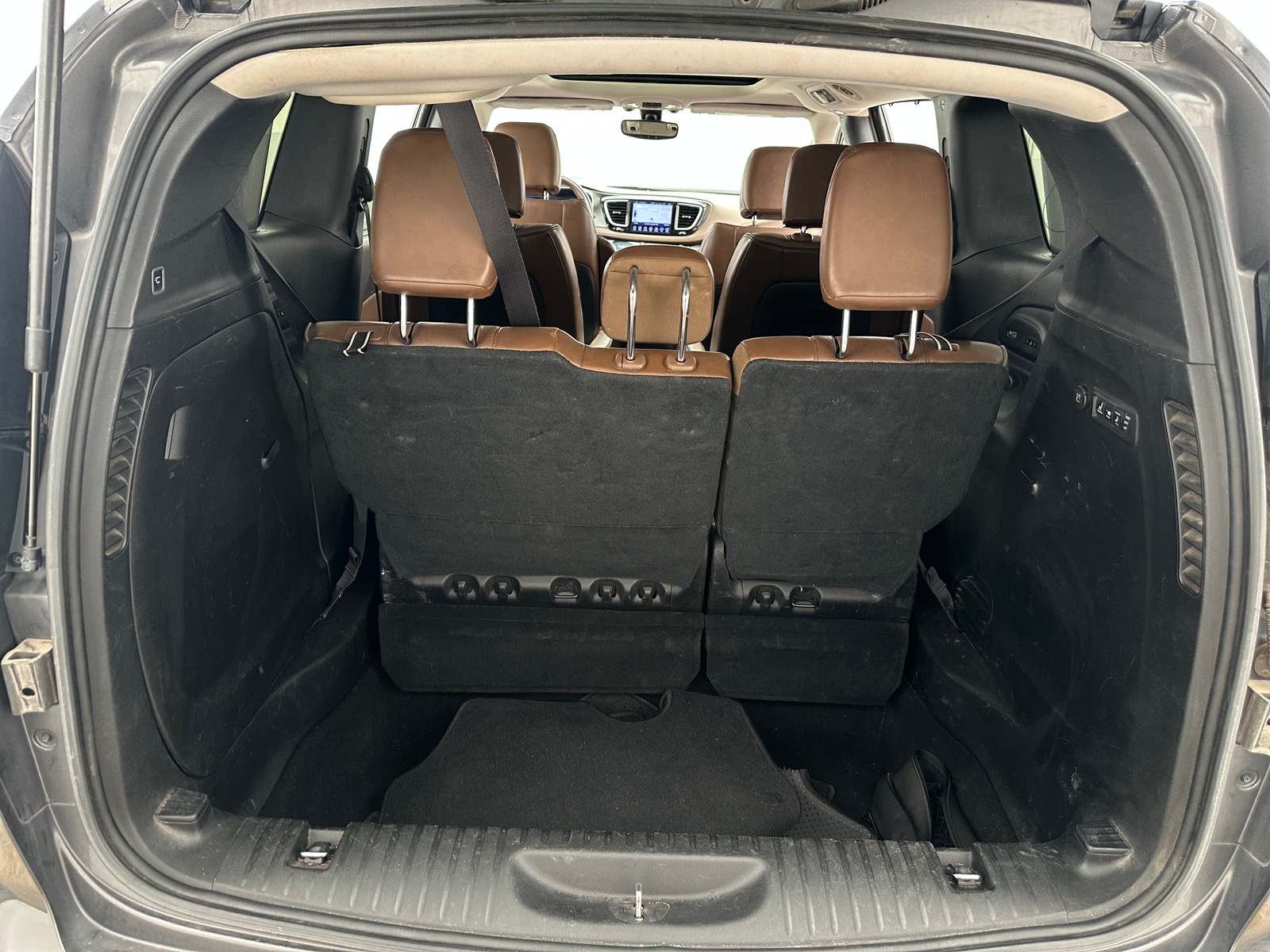 Thumbnail: 2017 Chrysler Pacifica - 6