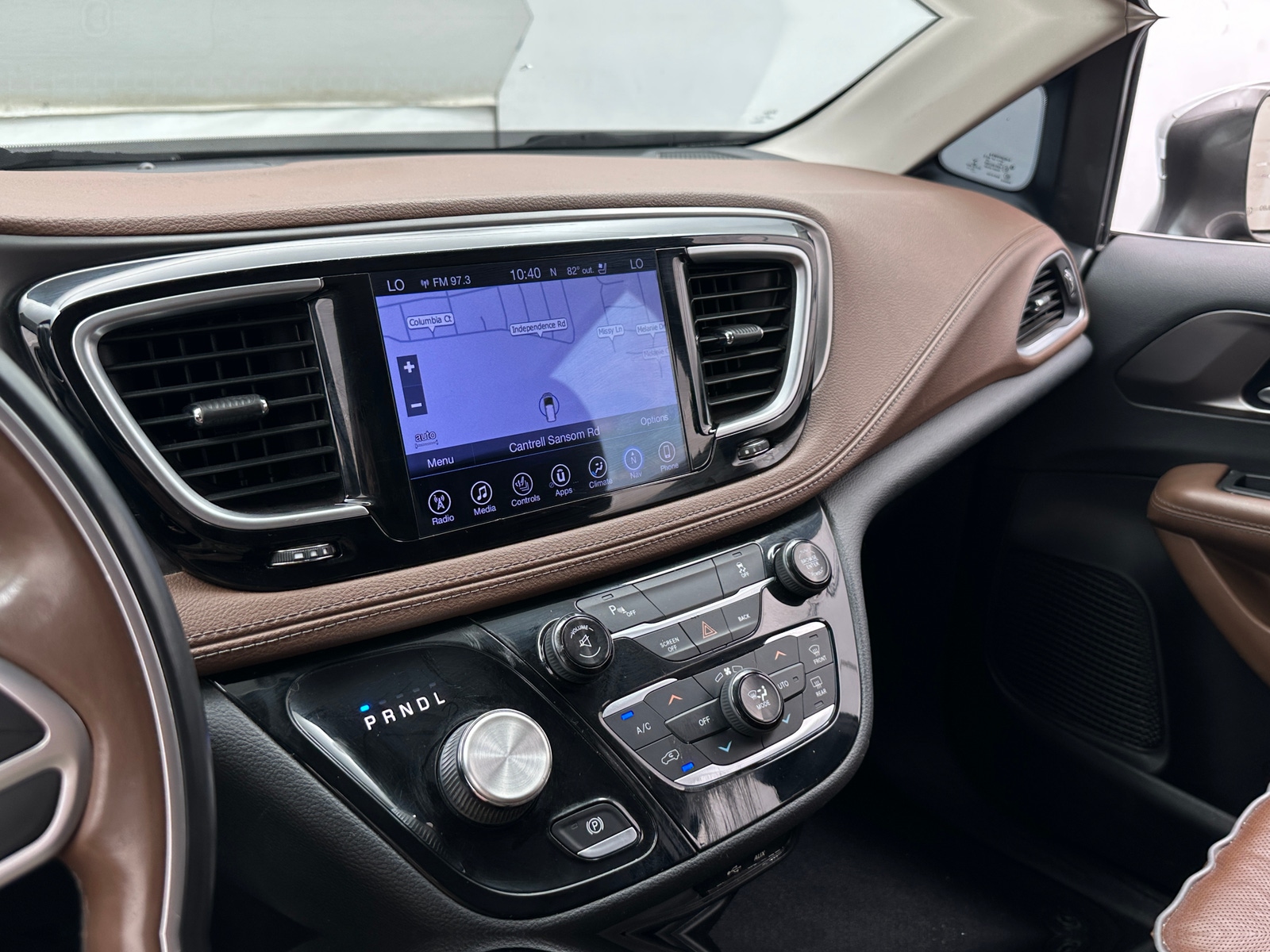 Thumbnail: 2017 Chrysler Pacifica - 3