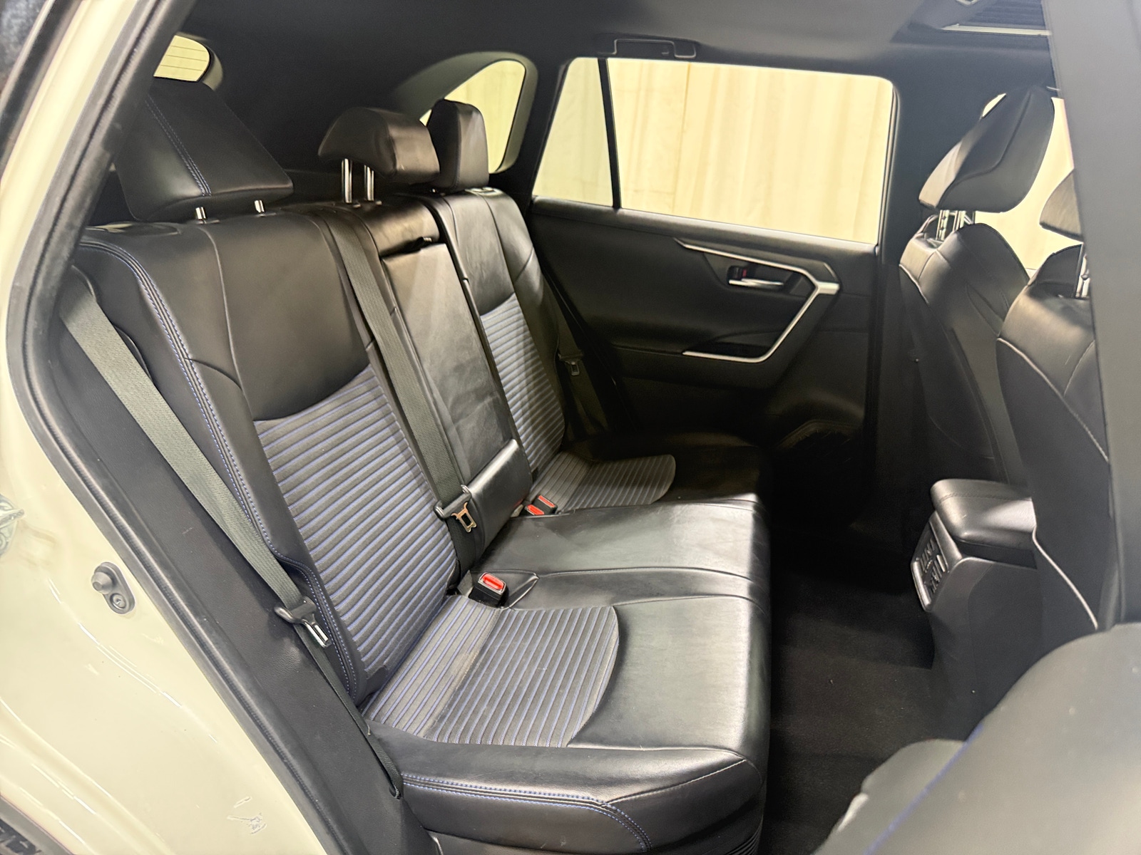 Thumbnail: 2019 Toyota RAV4 - 6