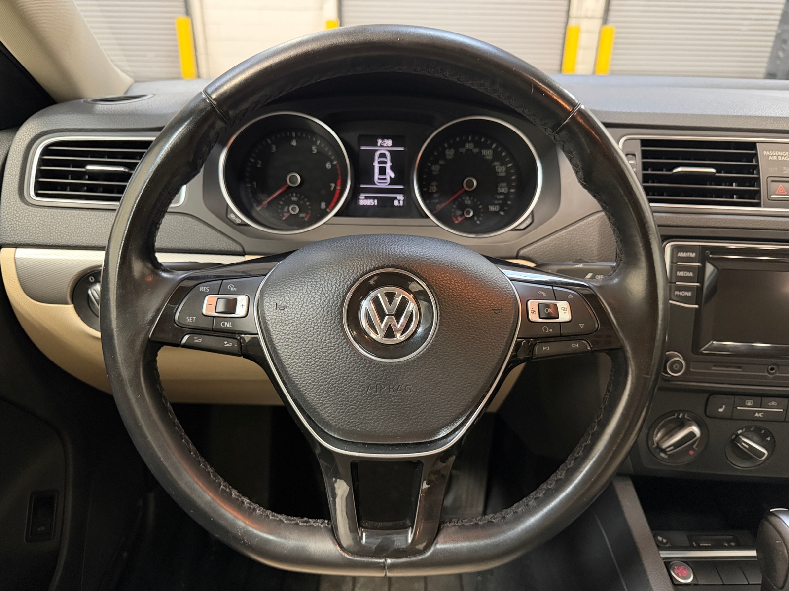 Thumbnail: 2017 Volkswagen Jetta - 4