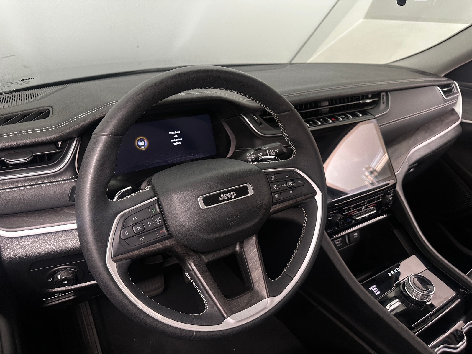 Thumbnail: 2023 Jeep Grand Cherokee L - 4
