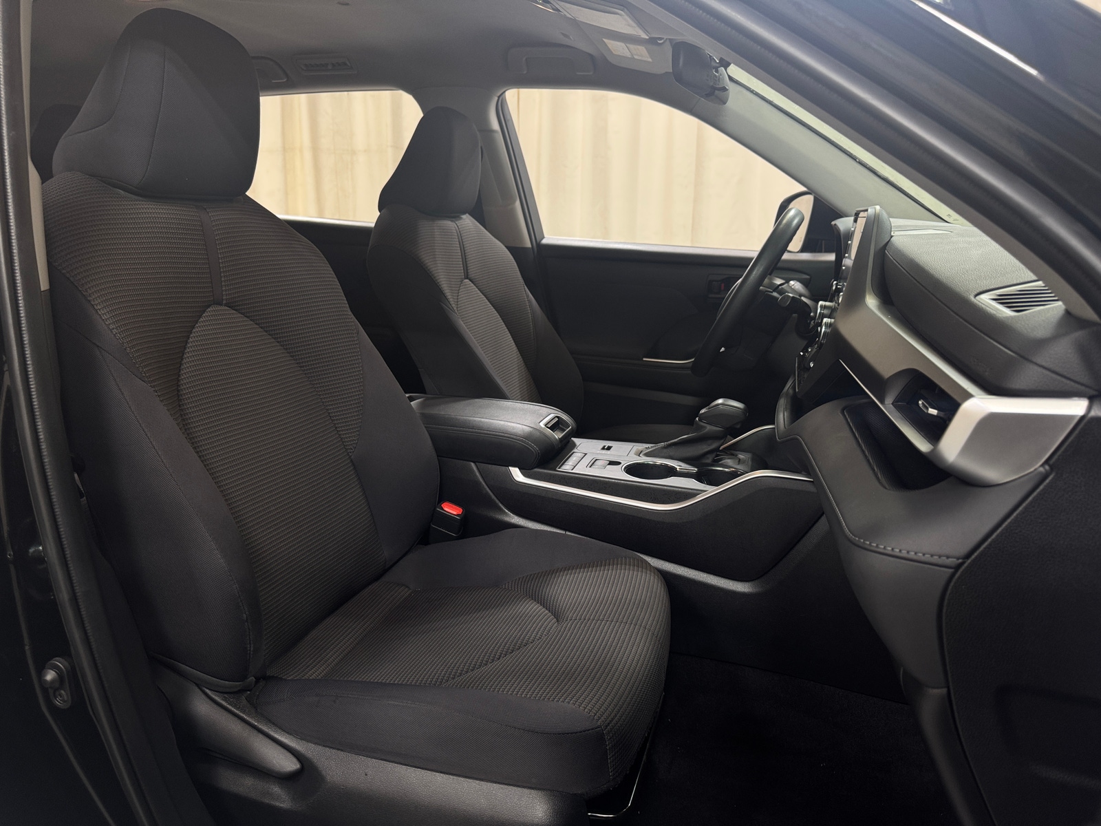 Thumbnail: 2022 Toyota Highlander - 2