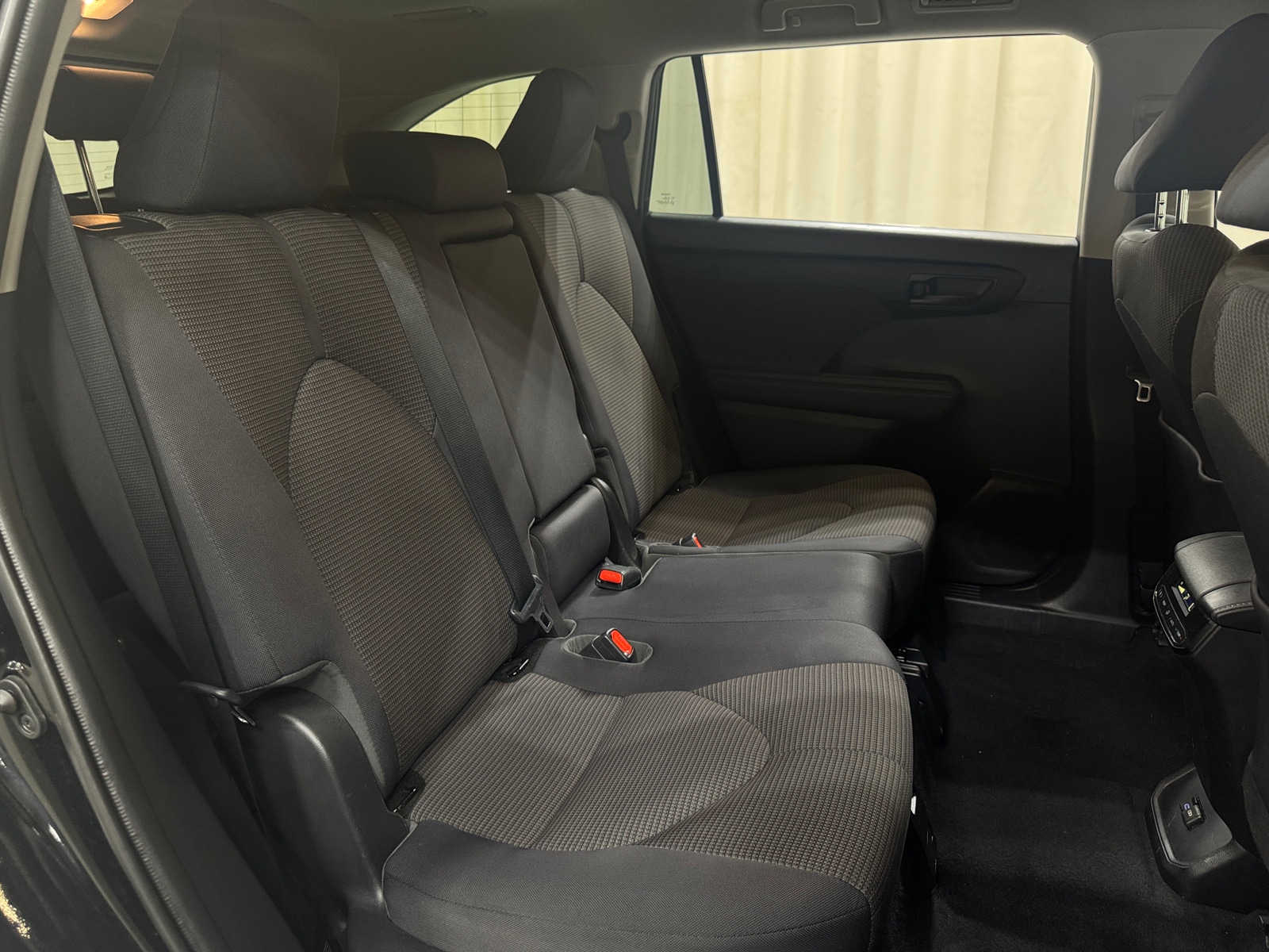 Thumbnail: 2022 Toyota Highlander - 6