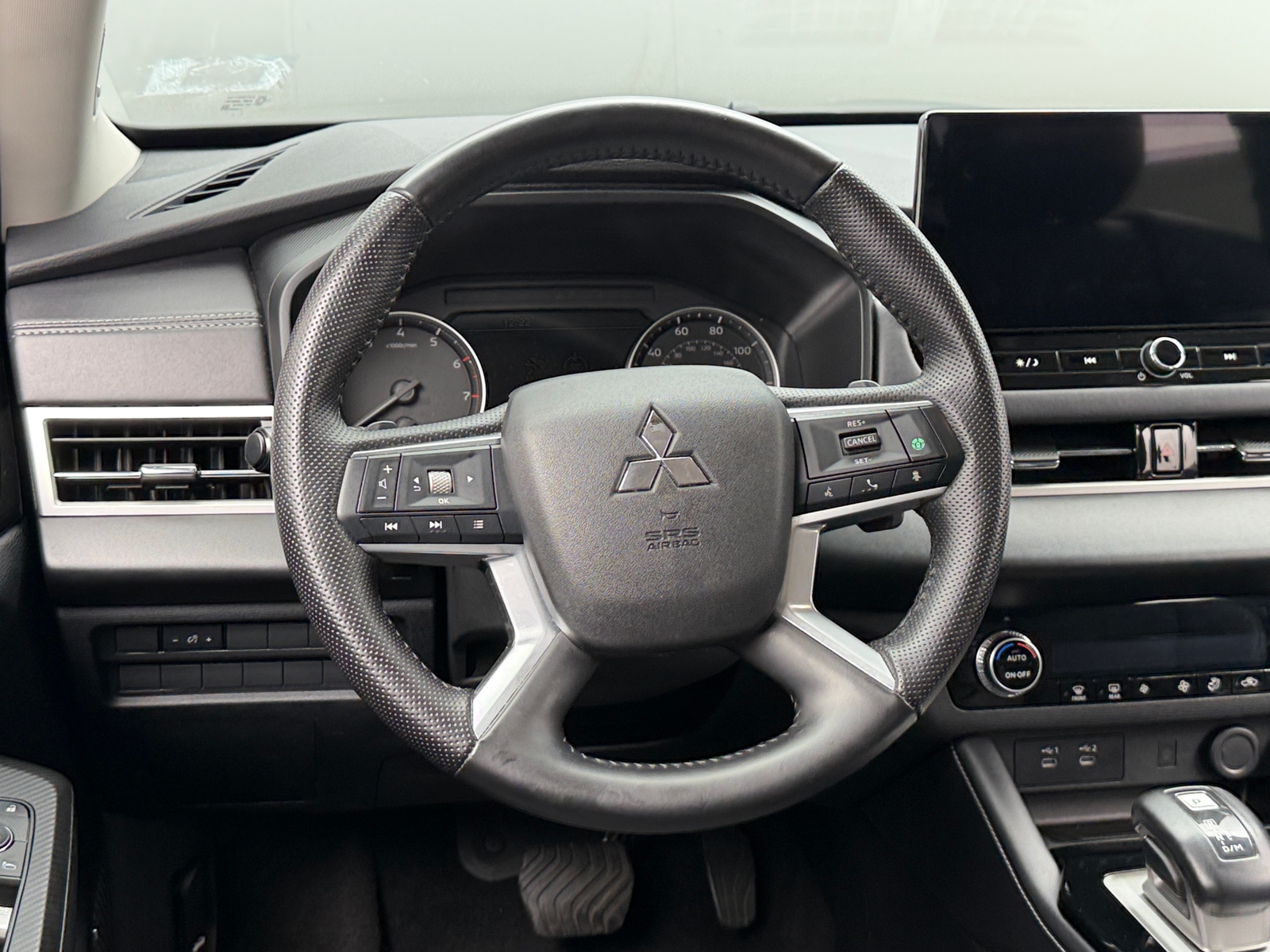 Thumbnail: 2025 Mitsubishi Outlander - 4