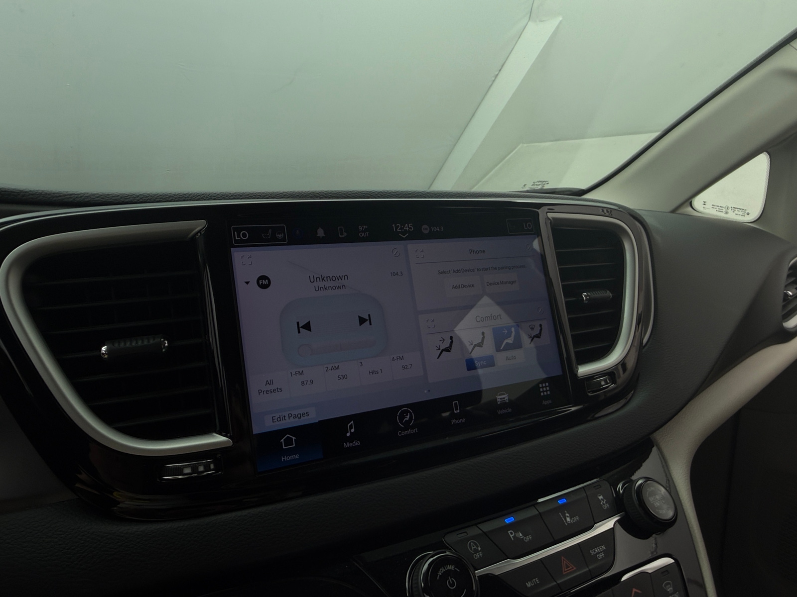 Thumbnail: 2024 Chrysler Pacifica - 3