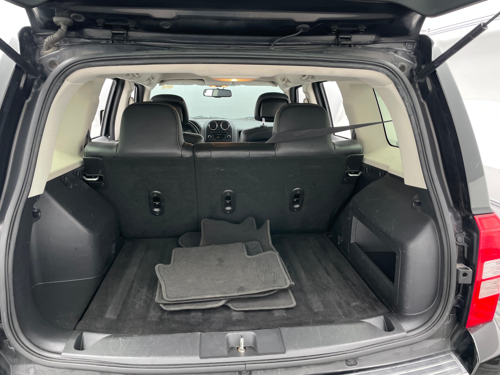Thumbnail: 2016 Jeep Patriot - 7