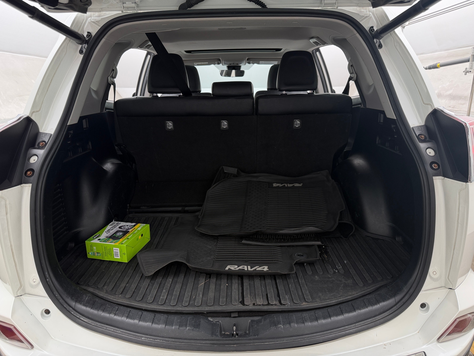 Thumbnail: 2018 Toyota RAV4 - 6