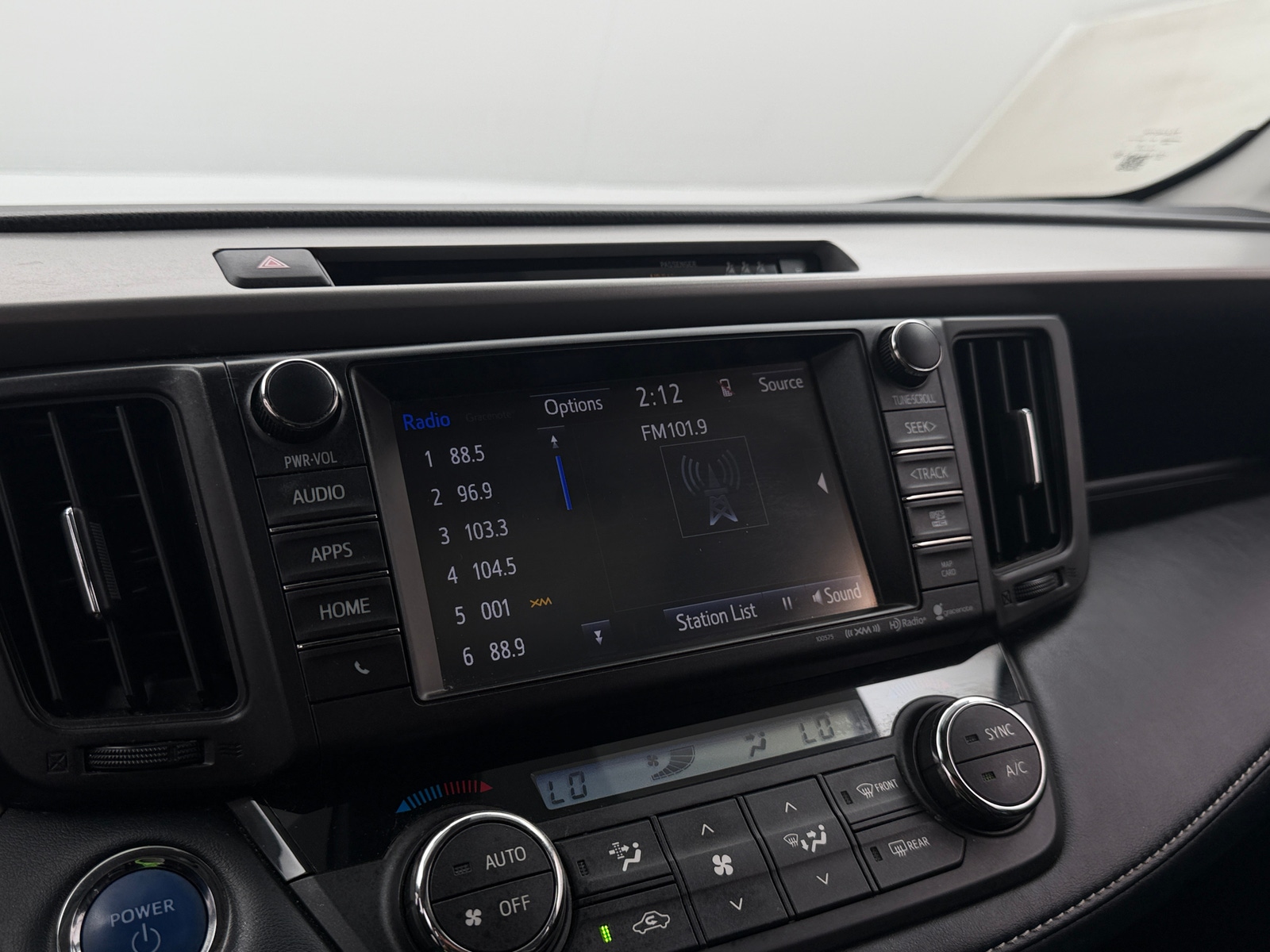 Thumbnail: 2018 Toyota RAV4 - 3