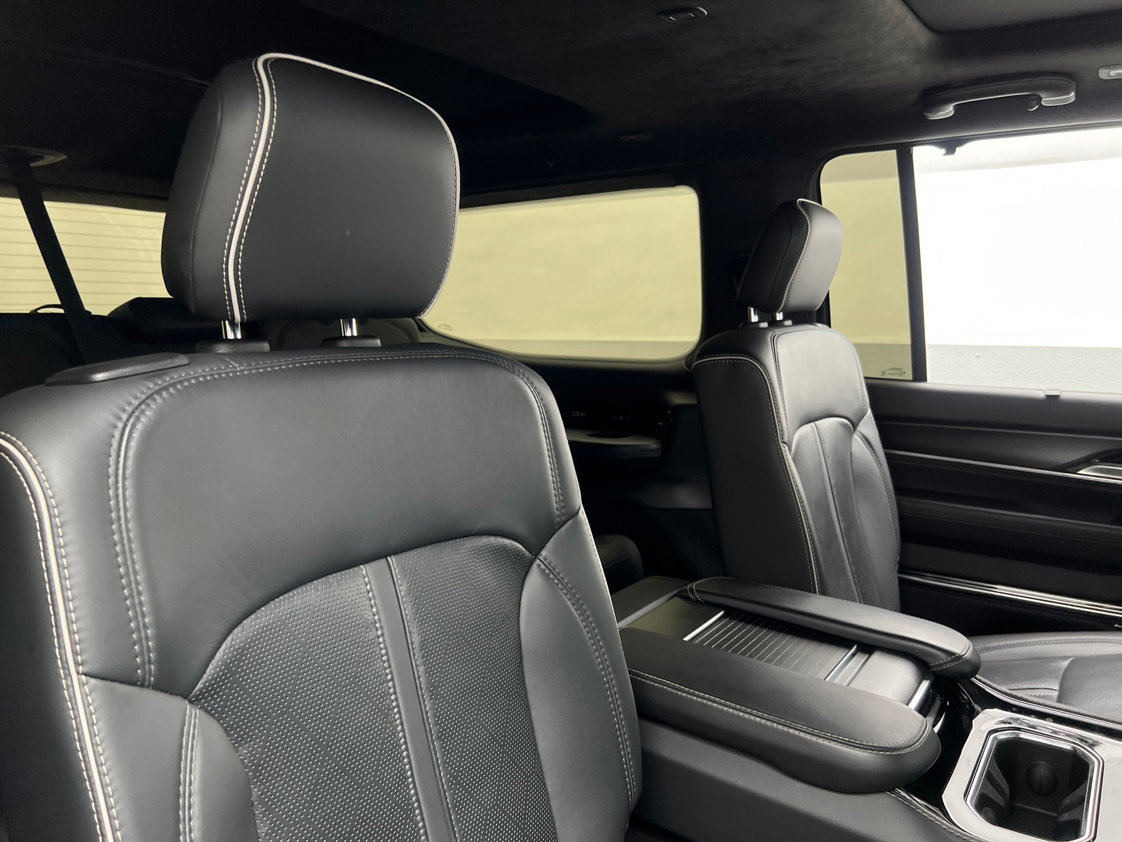 Thumbnail: 2024 Jeep Grand Wagoneer - 5