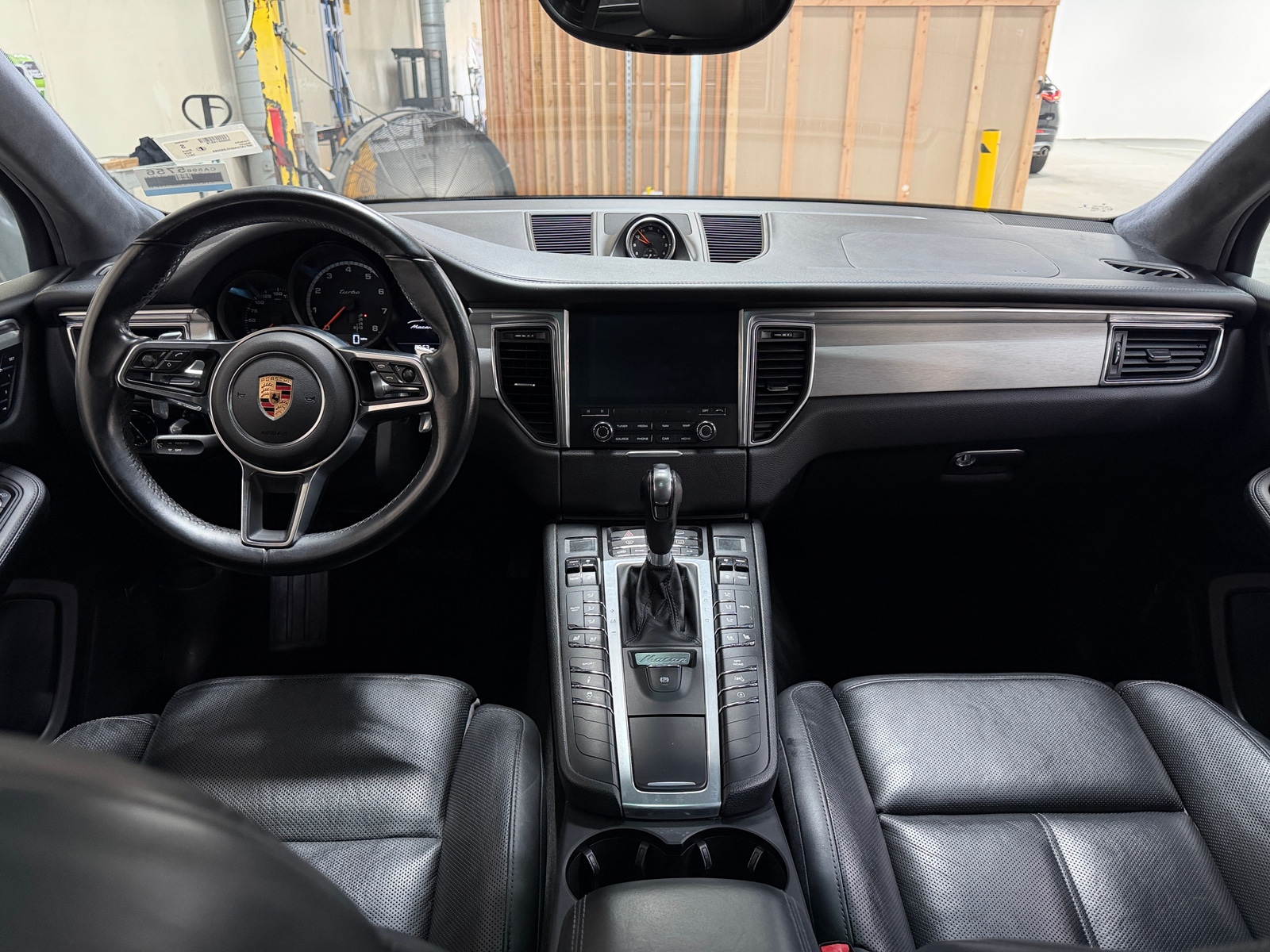 Thumbnail: 2017 Porsche Macan - 2