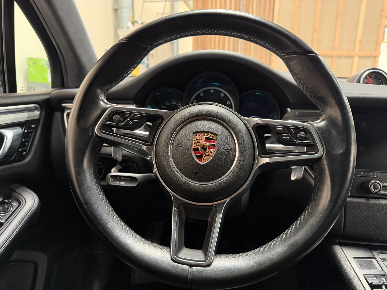 Thumbnail: 2017 Porsche Macan - 4