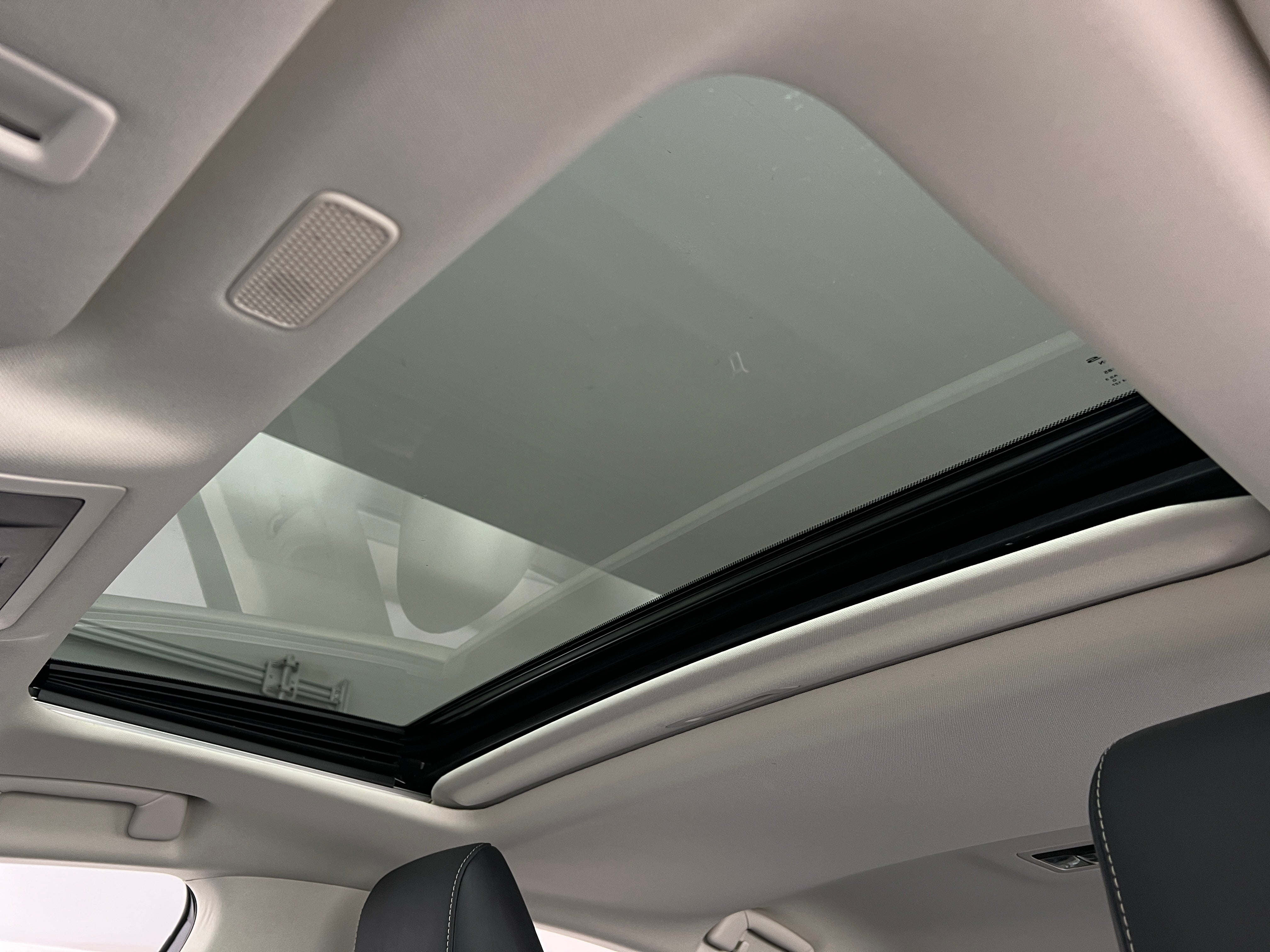 2021 Lexus ES 350 - Photo 3