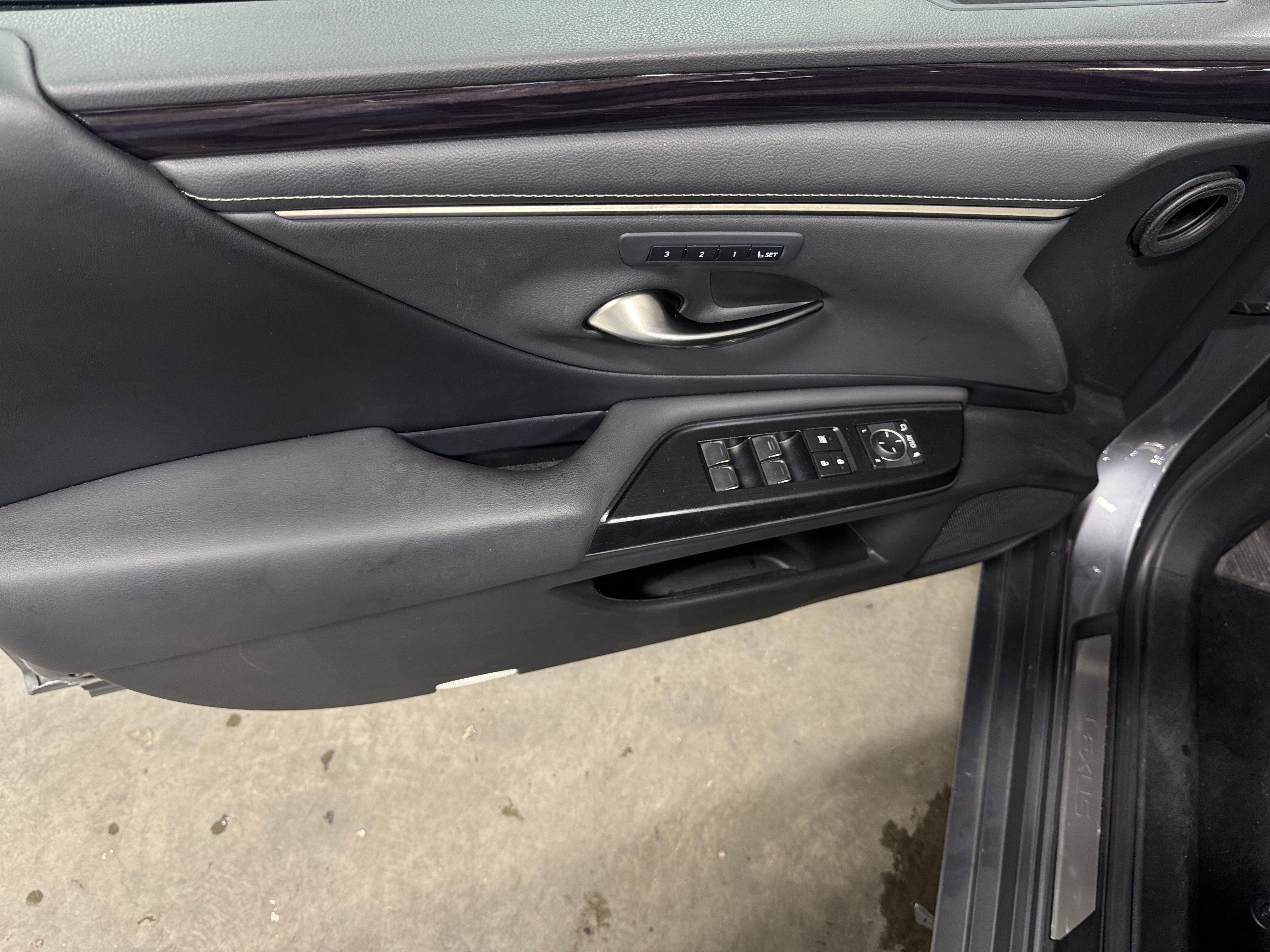 2021 Lexus ES 350 - Photo 9