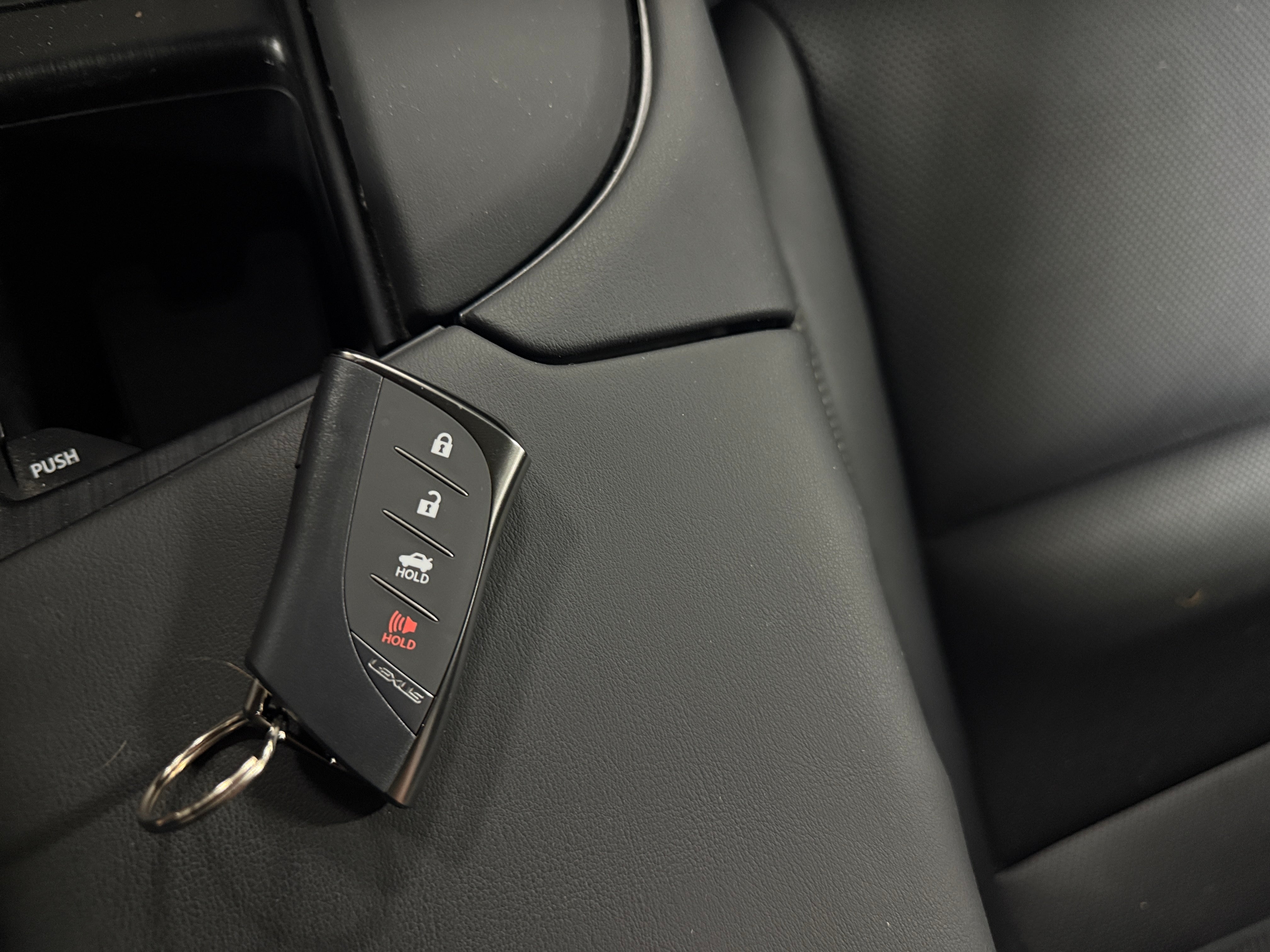 2021 Lexus ES 350 - Photo 13