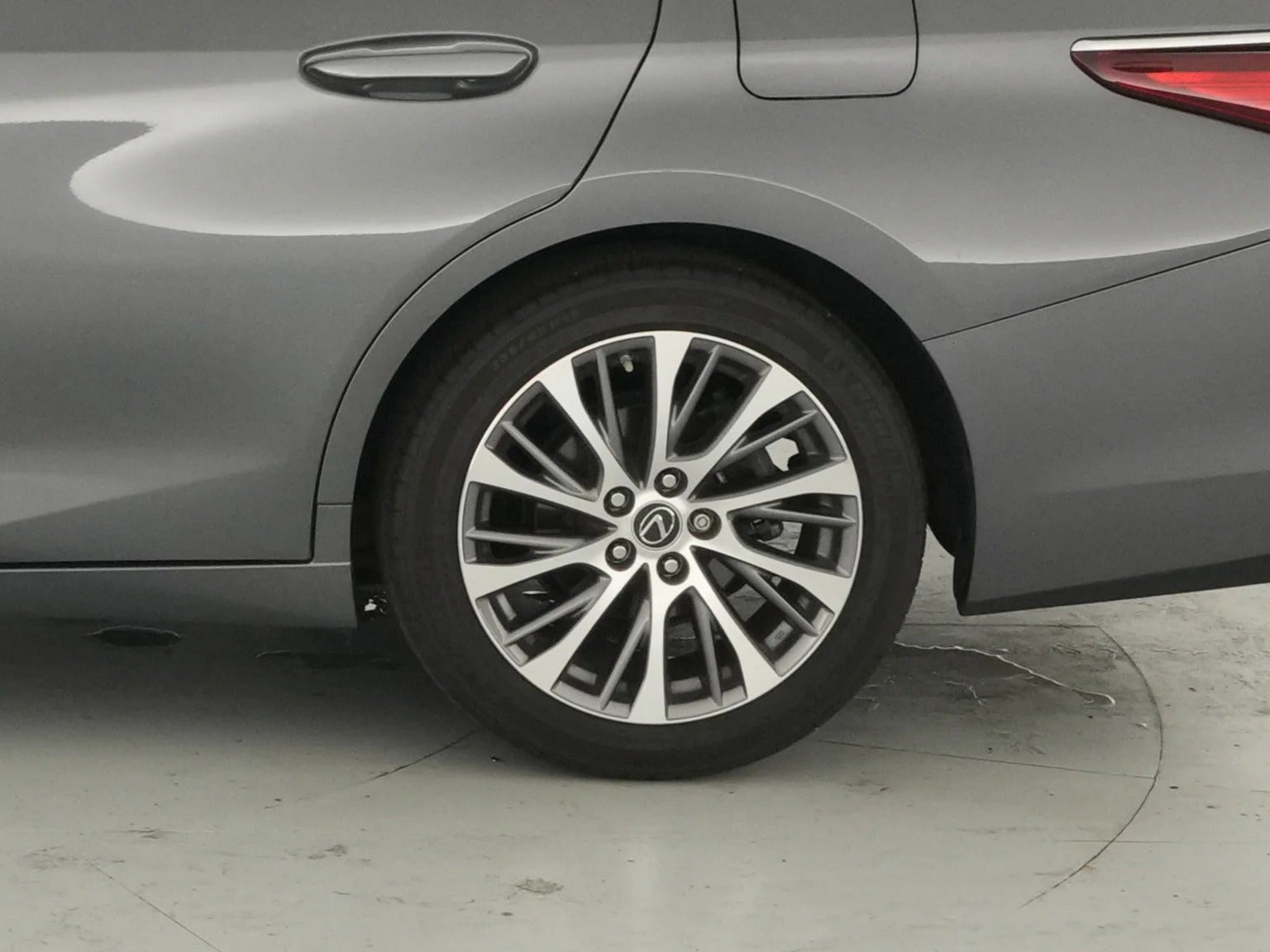 2021 Lexus ES 350 - Photo 19
