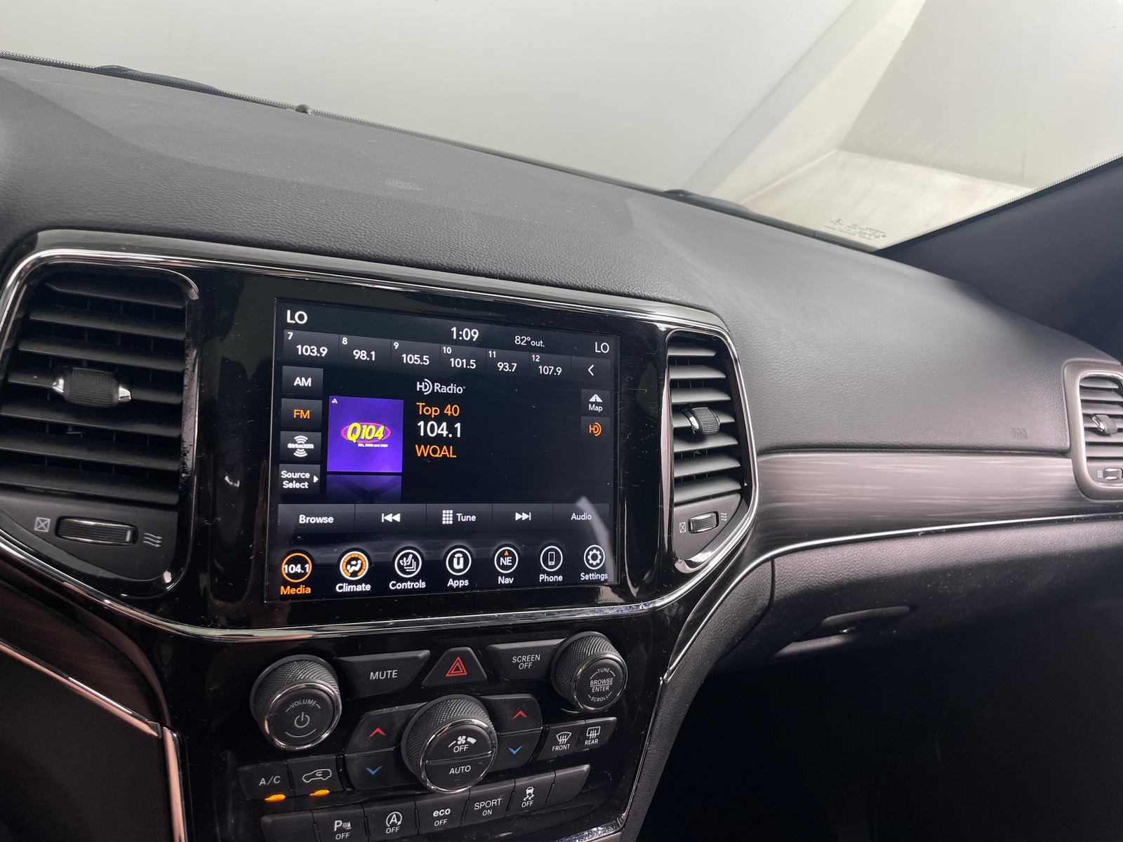 Thumbnail: 2021 Jeep Grand Cherokee - 3
