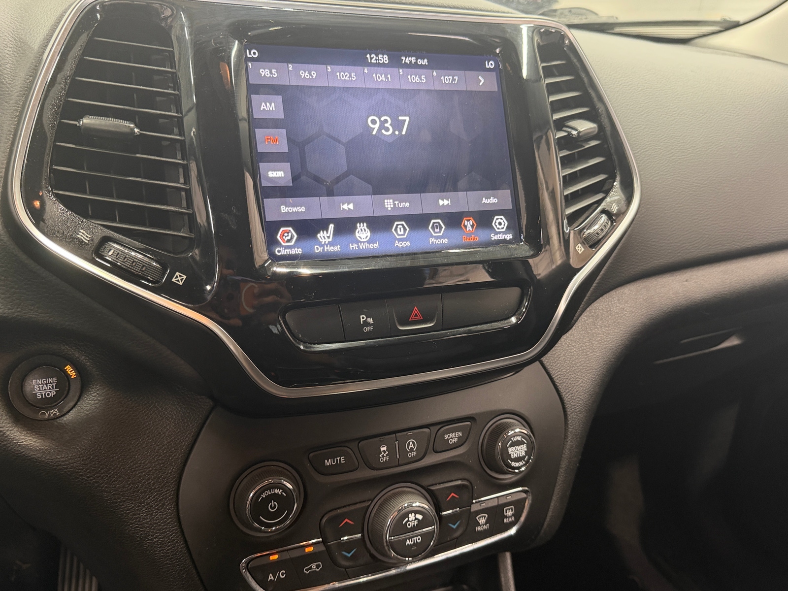Thumbnail: 2019 Jeep Cherokee - 3