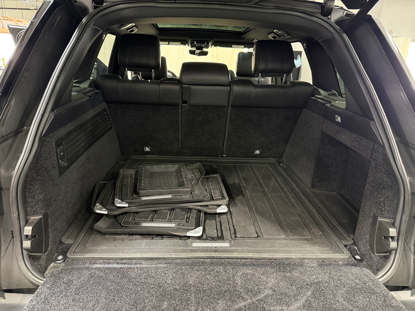 Thumbnail: 2017 Land Rover Range Rover - 6