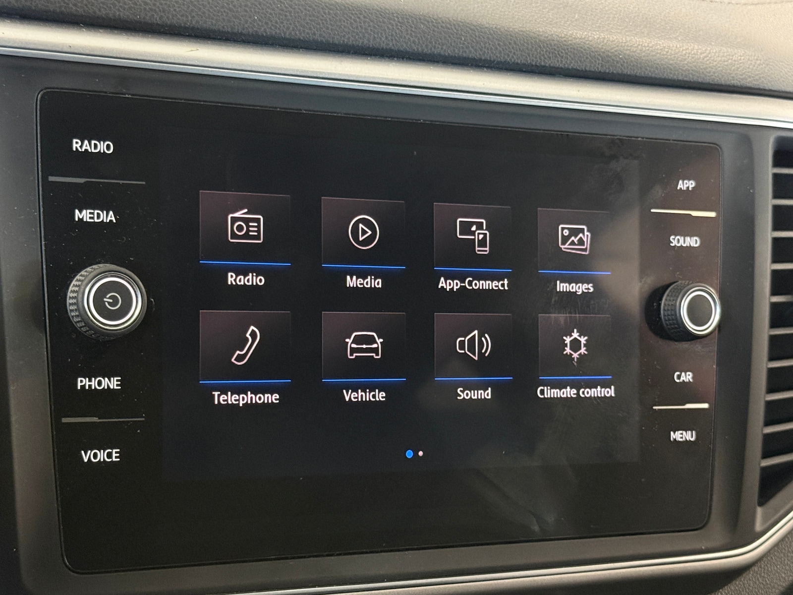 Thumbnail: 2018 Volkswagen Atlas - 3