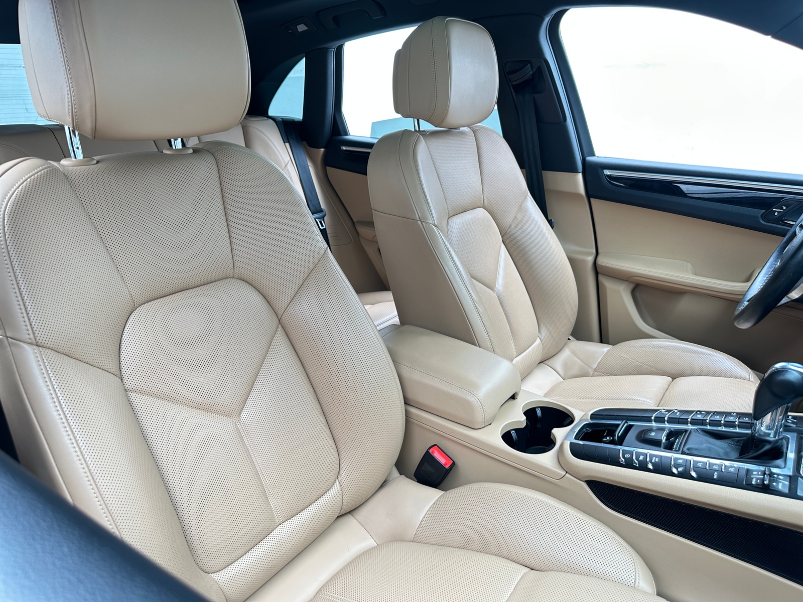 Thumbnail: 2018 Porsche Macan - 2