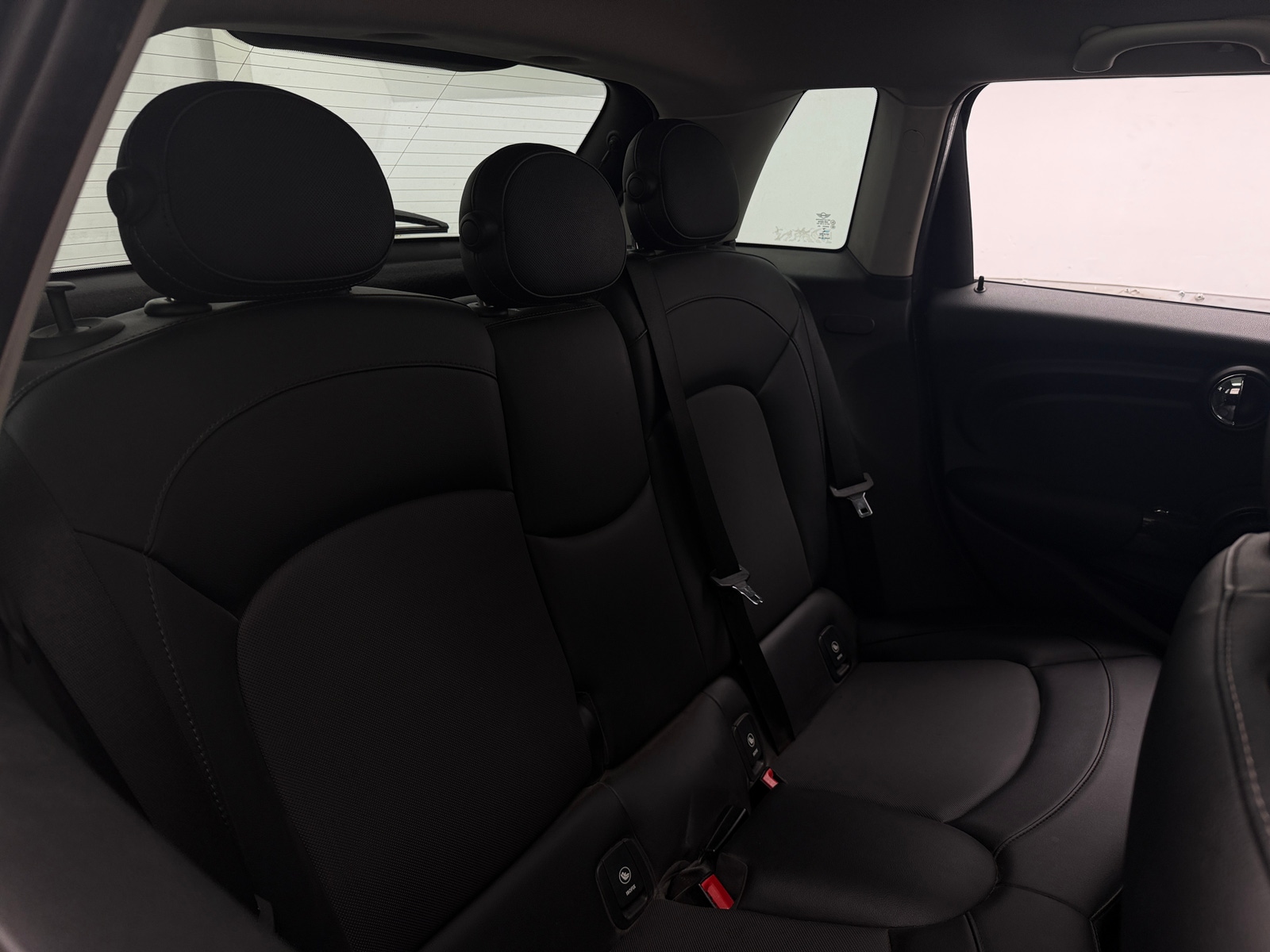Thumbnail: 2017 MINI Cooper Hardtop - 5