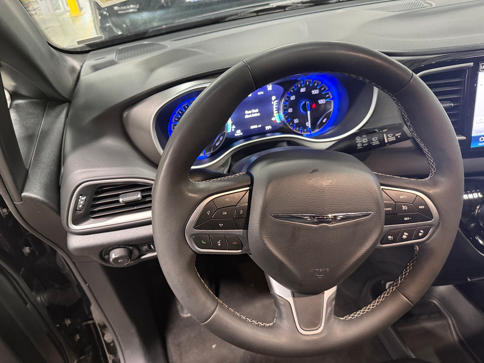 Thumbnail: 2025 Chrysler Pacifica - 4