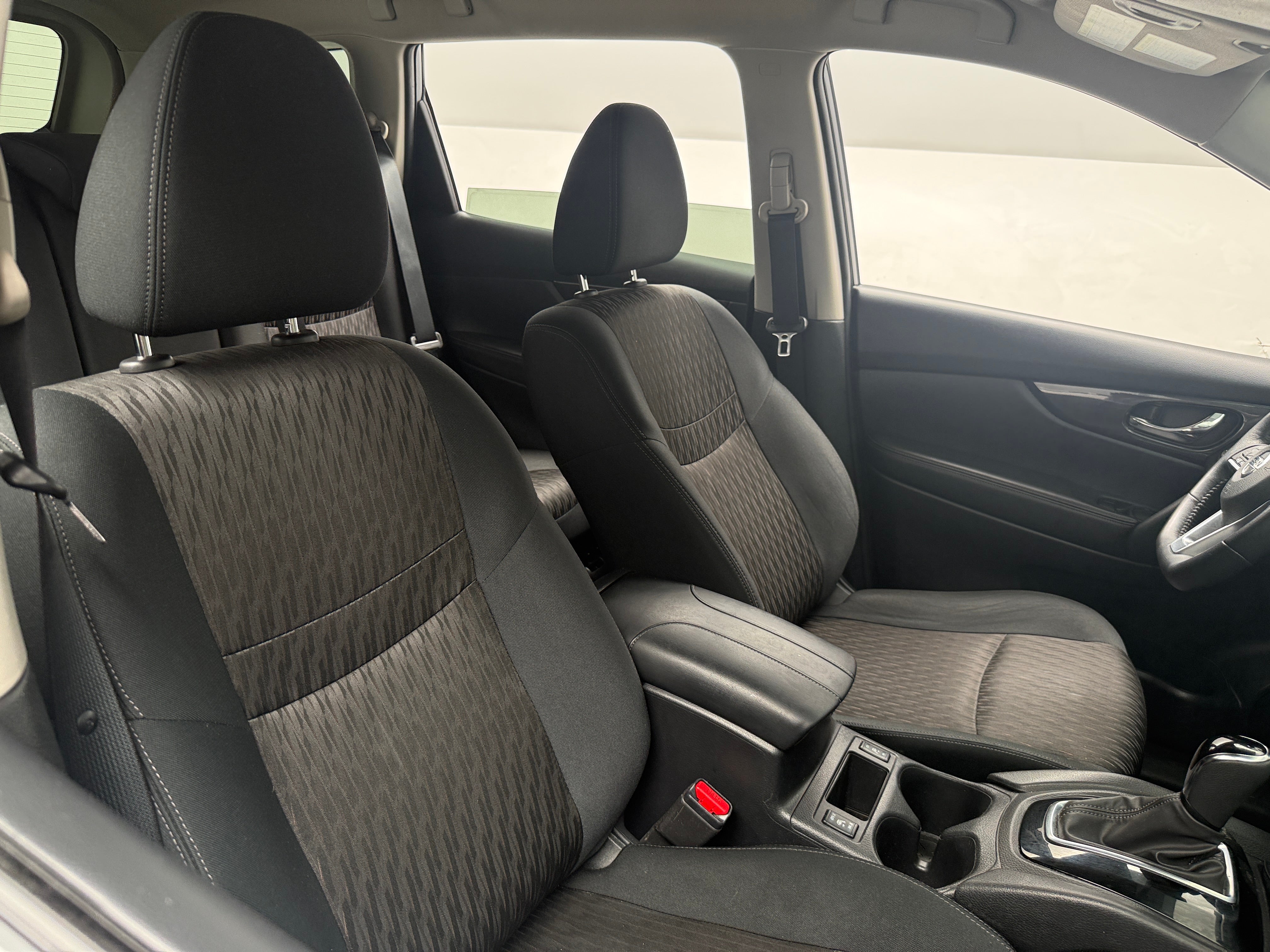 Used 2018 Nissan Rogue SV with VIN 5N1AT2MV3JC786143 for sale in Pewaukee, WI