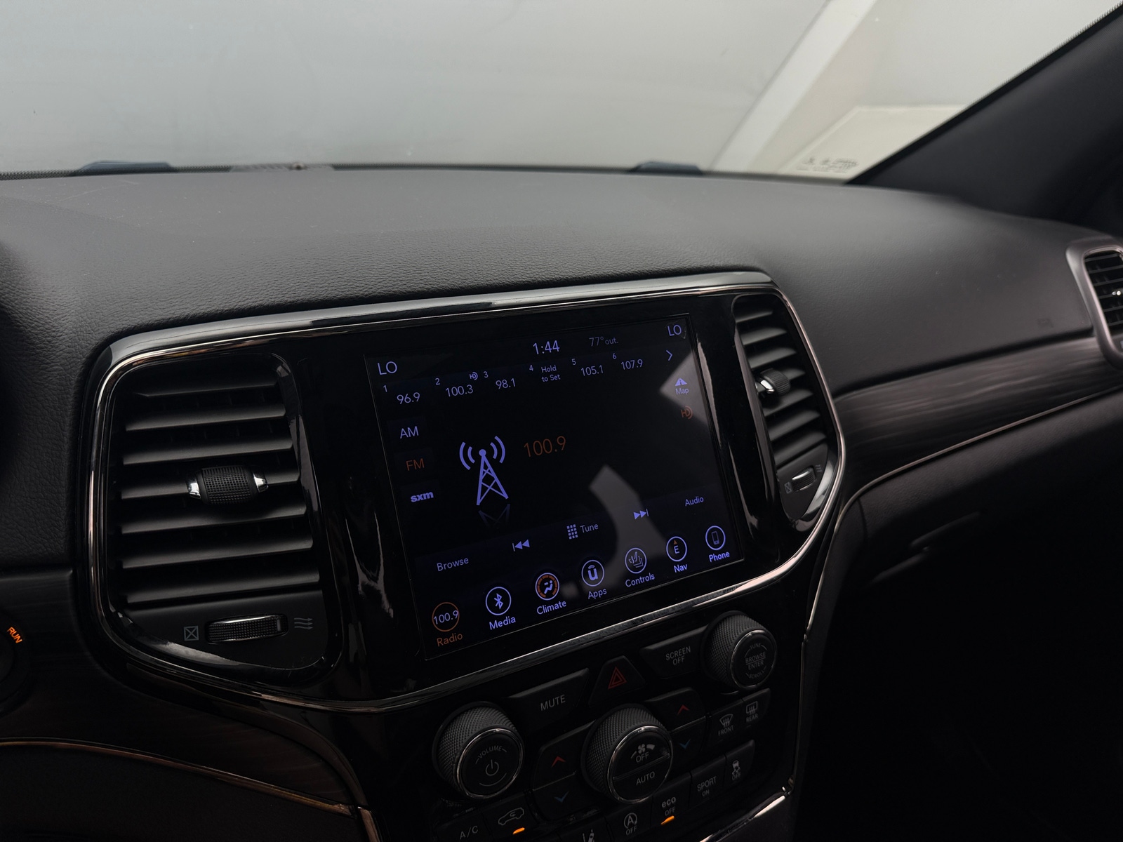 Thumbnail: 2019 Jeep Grand Cherokee - 3