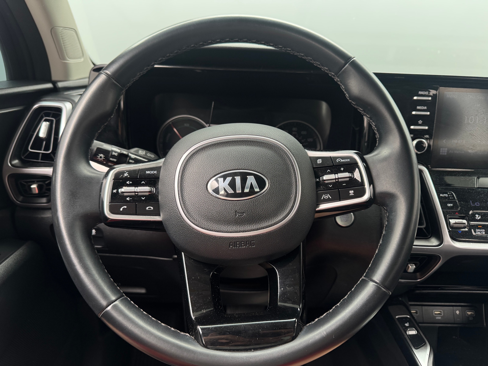 Thumbnail: 2021 Kia Sorento - 4