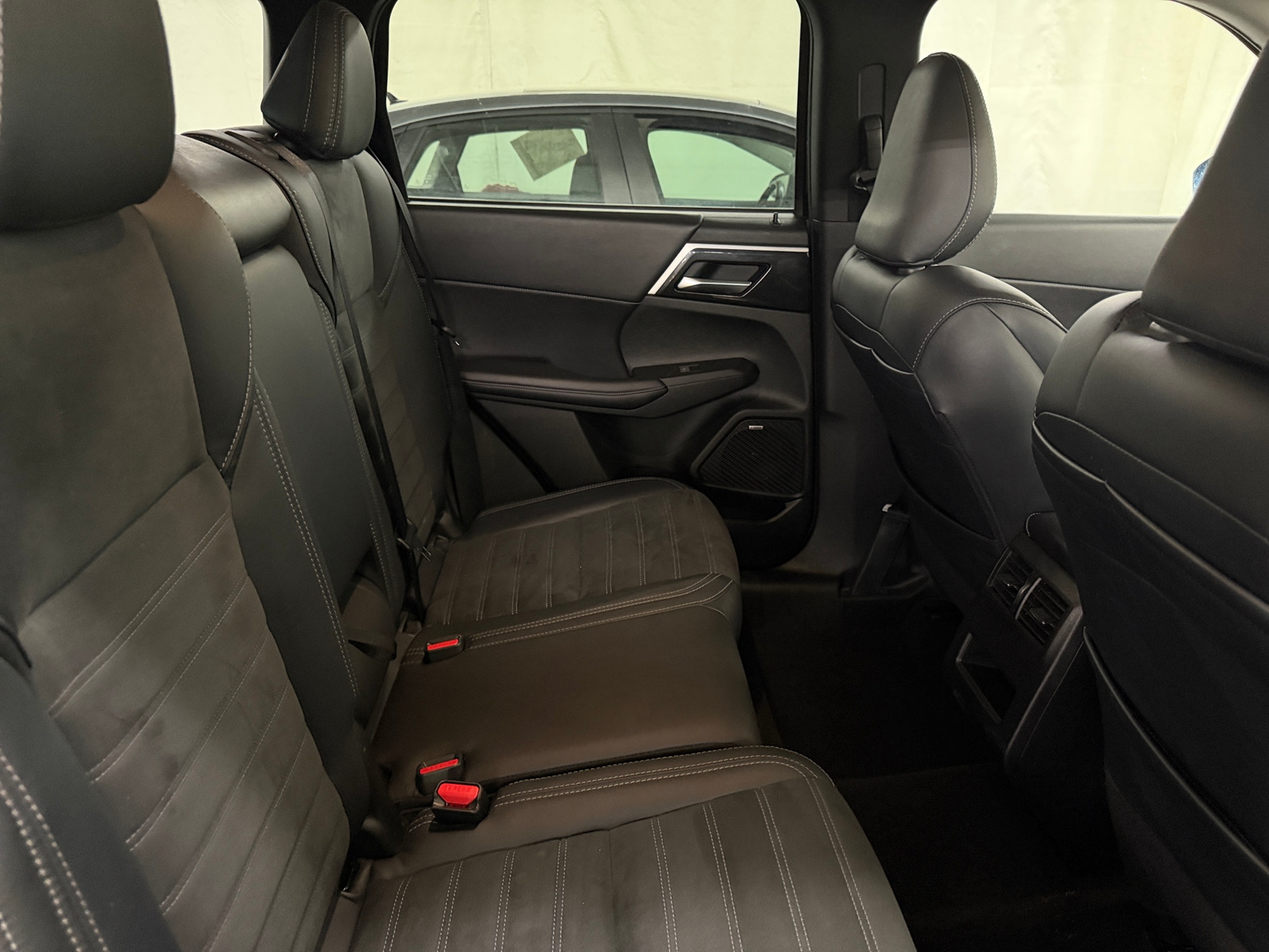 Thumbnail: 2025 Mitsubishi Outlander - 5