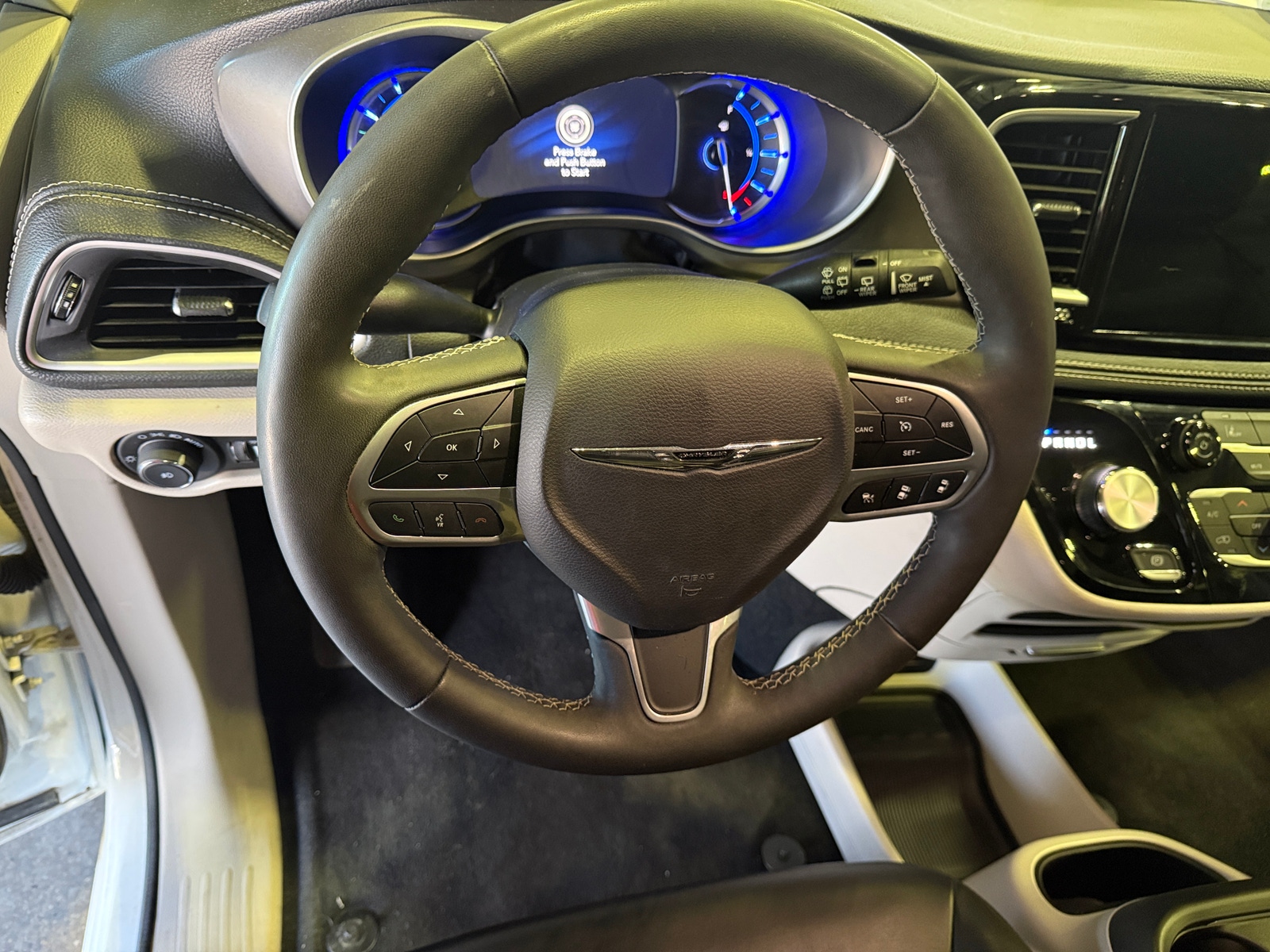 Thumbnail: 2024 Chrysler Pacifica - 4