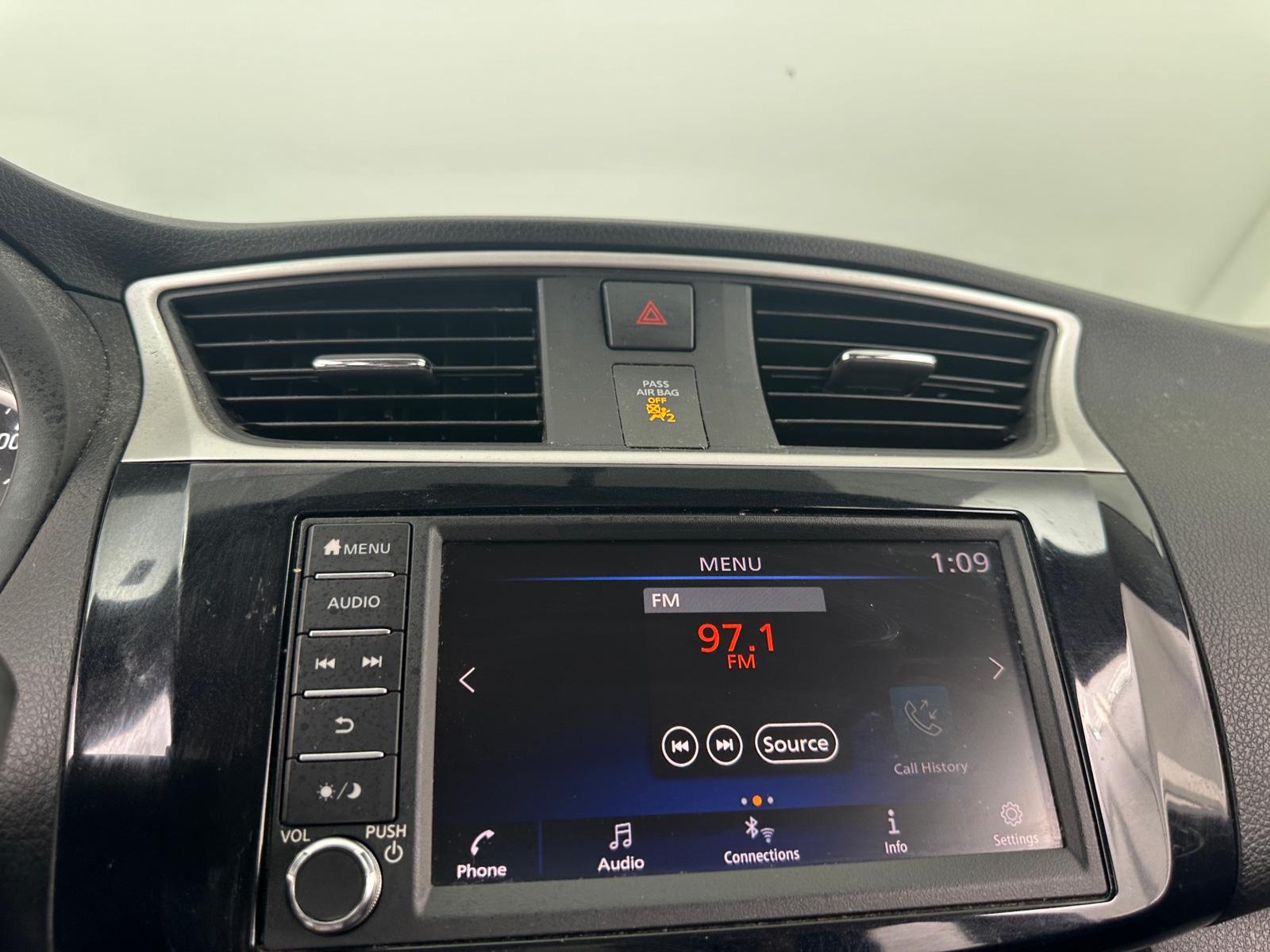 Thumbnail: 2019 Nissan Sentra - 4