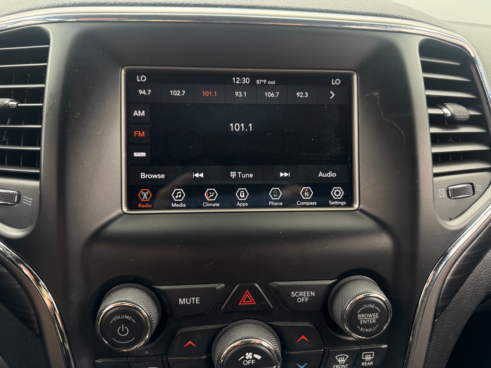Thumbnail: 2020 Jeep Grand Cherokee - 4