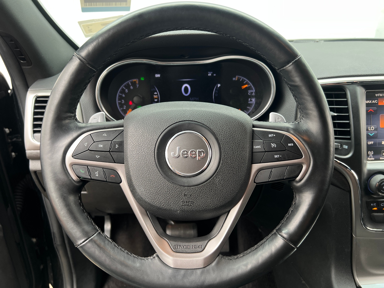 Thumbnail: 2017 Jeep Grand Cherokee - 4